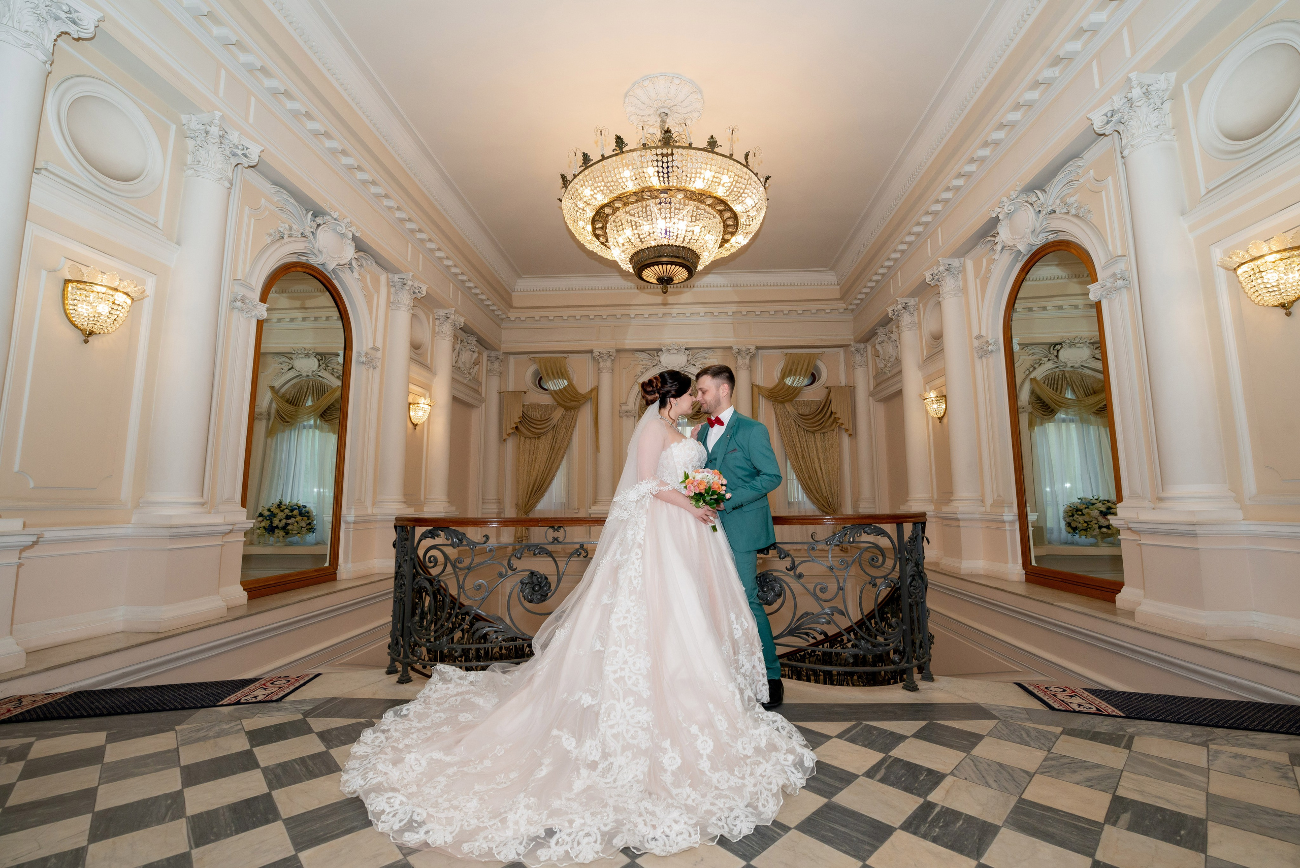 Самая красивая свадебная фотосессия в Эрмитаже. Лучшие свадебные фотографии в Эрмитажа. Портретный, семейный и свадебный фотограф в Санкт-Петербурге и в Пушкине Ширяев Денис