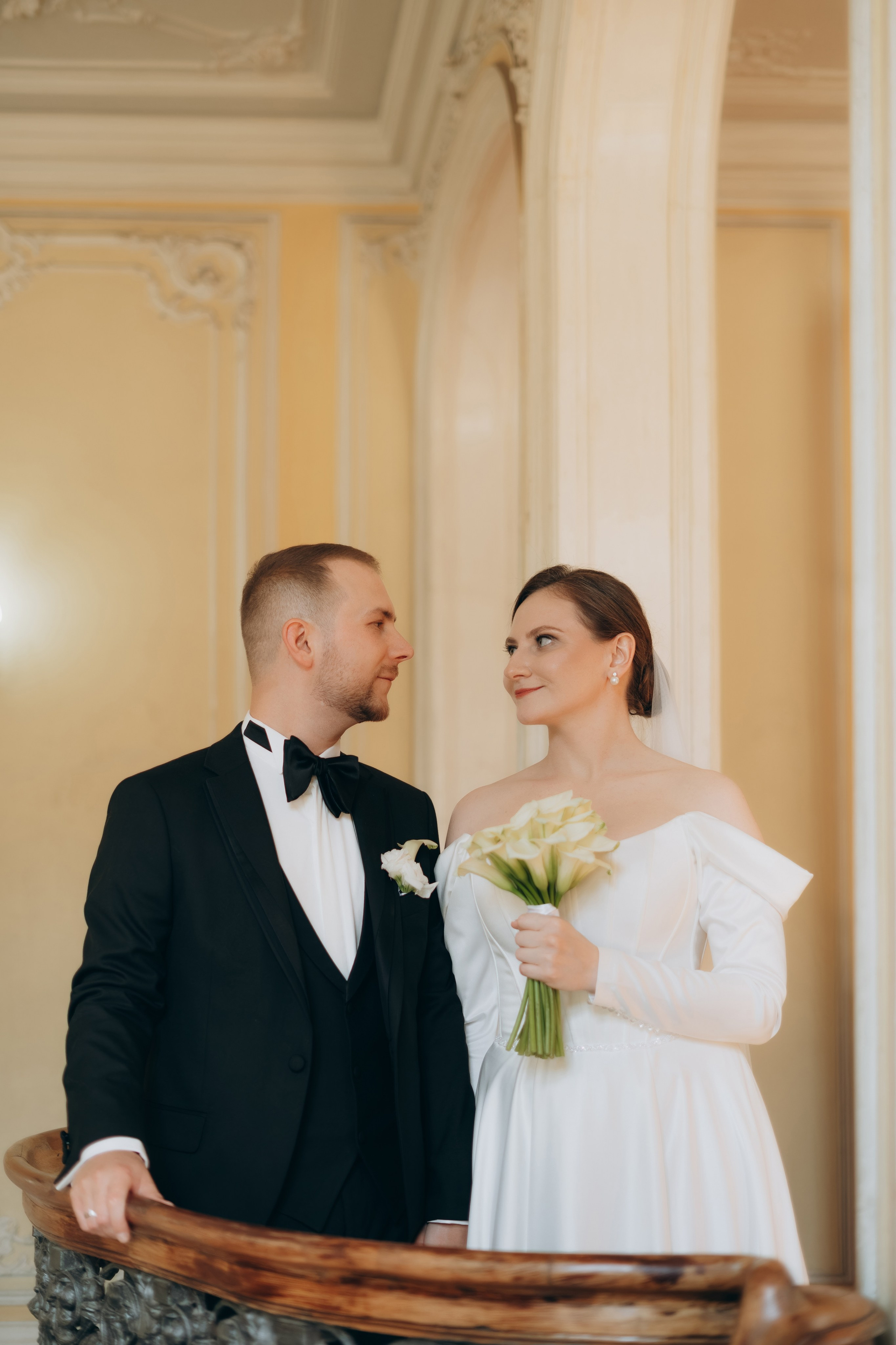 Свадебная фотосессия в Москве / Библиотека-читальня им. А. С. Пушкина. Фотограф Москва Виктория-Антуанетта