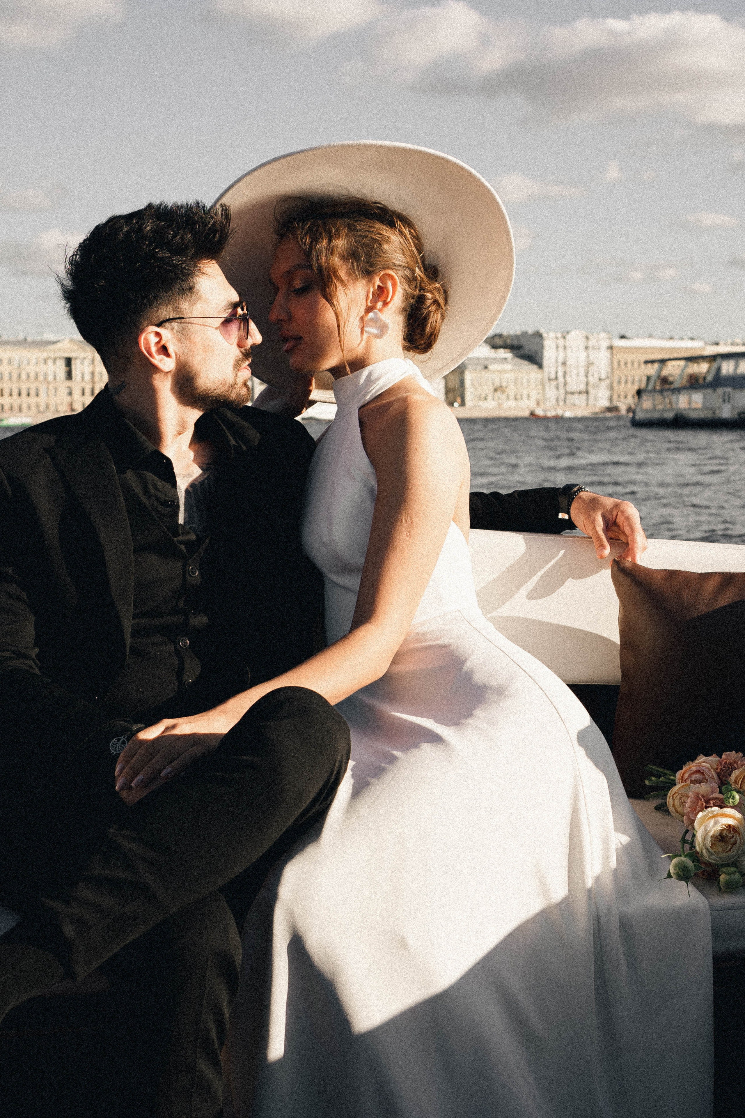СВАДЕНБНАЯ СЬЕМКА НА КАТЕРЕ ПО КАНАЛАМ САНКТ-ПЕТЕРБУРГА И В АКВАТОРИИ НЕВЫ. Профессиональный фотограф, Санкт-Петербург — Виктория Богомолова