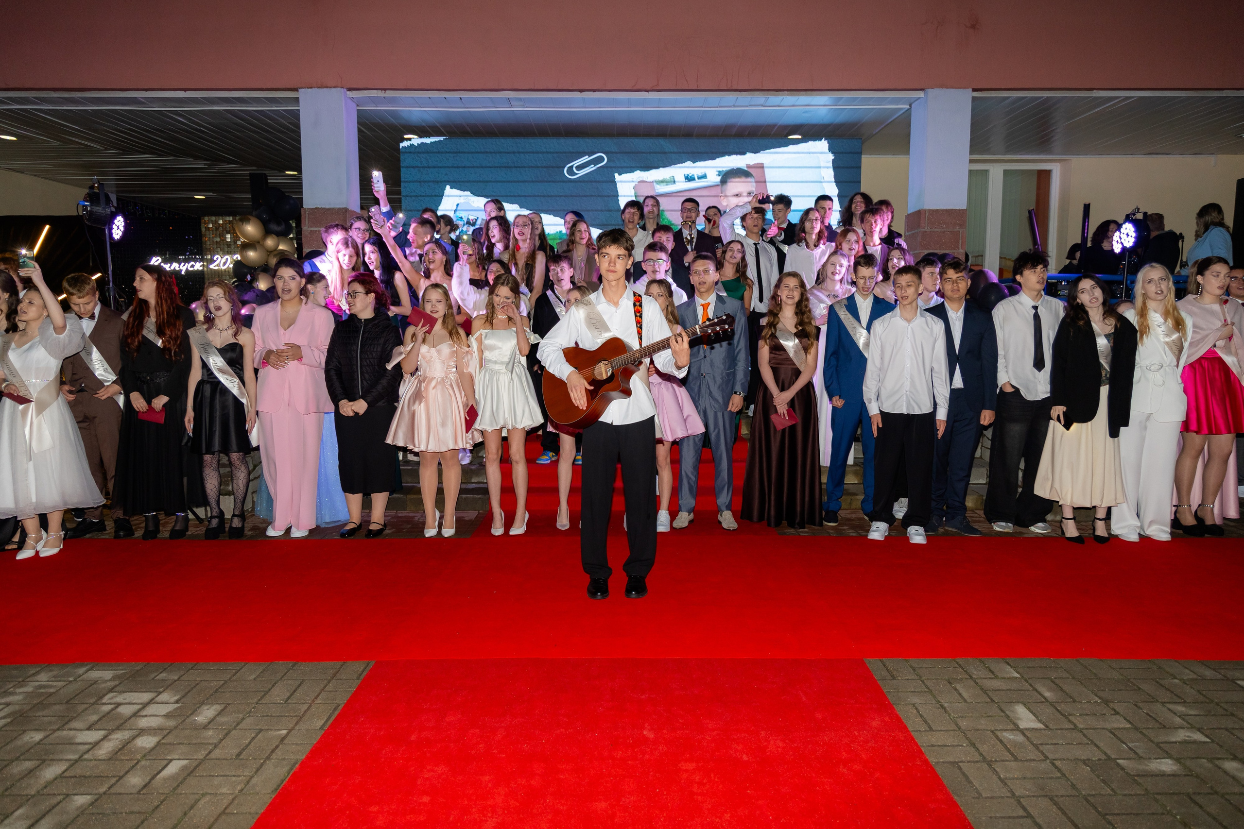 Школьный выпускной 2025 год в Минске, Беларуси. Свадебный фотограф в Минске/Беларуси Сергей Спиридонов