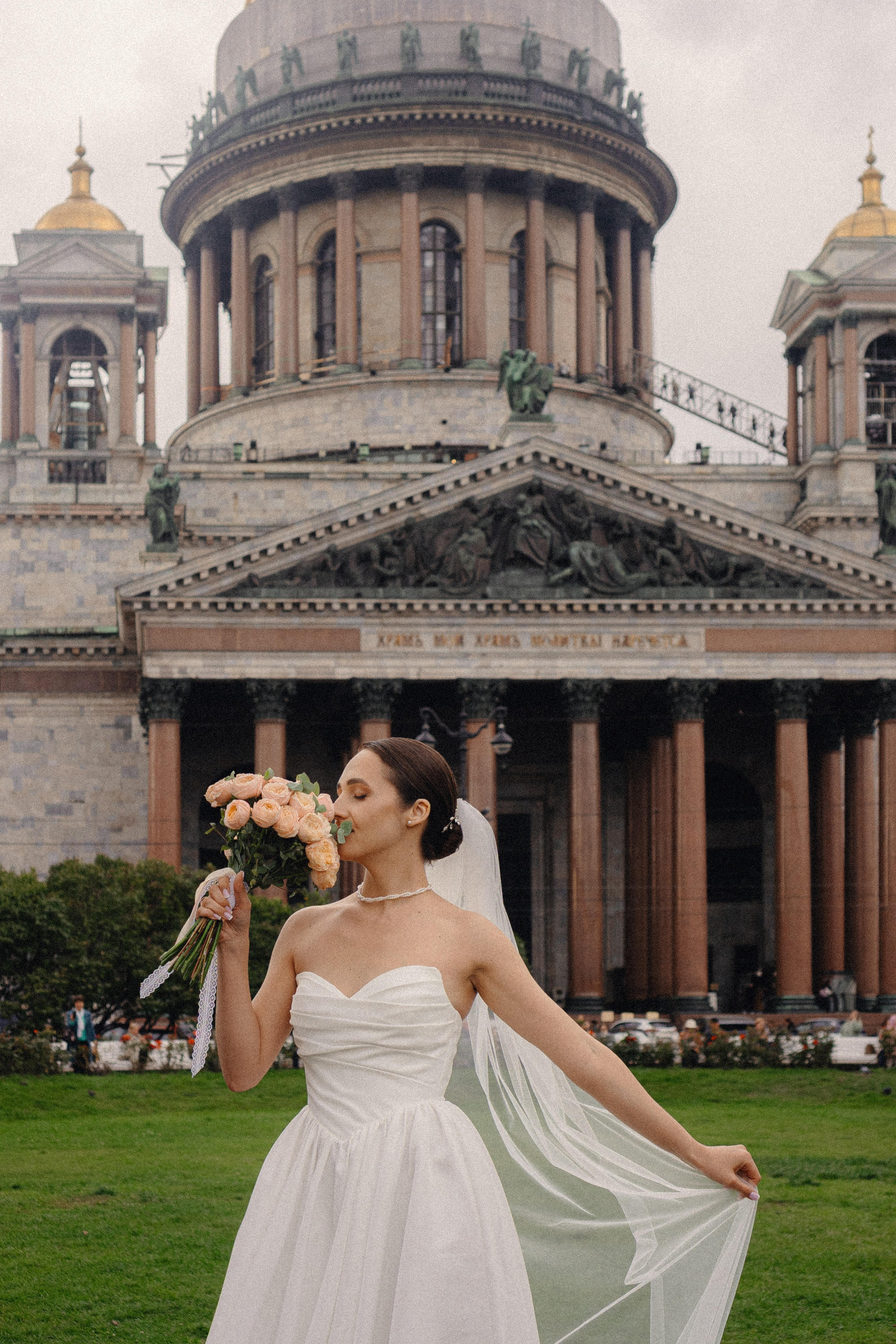 СВАДЕБНАЯ ПРОГУЛКА В САНТК-ПЕТЕРБУРГЕ (ИСАКИЕВСКИЙ СОБОР, ЗИМНЯЯ КАНАВКА, ЭРМИТАЖ И БОЛЬШАЯ МОРСКАЯ УЛИЦА). Профессиональный фотограф, Санкт-Петербург — Виктория Богомолова