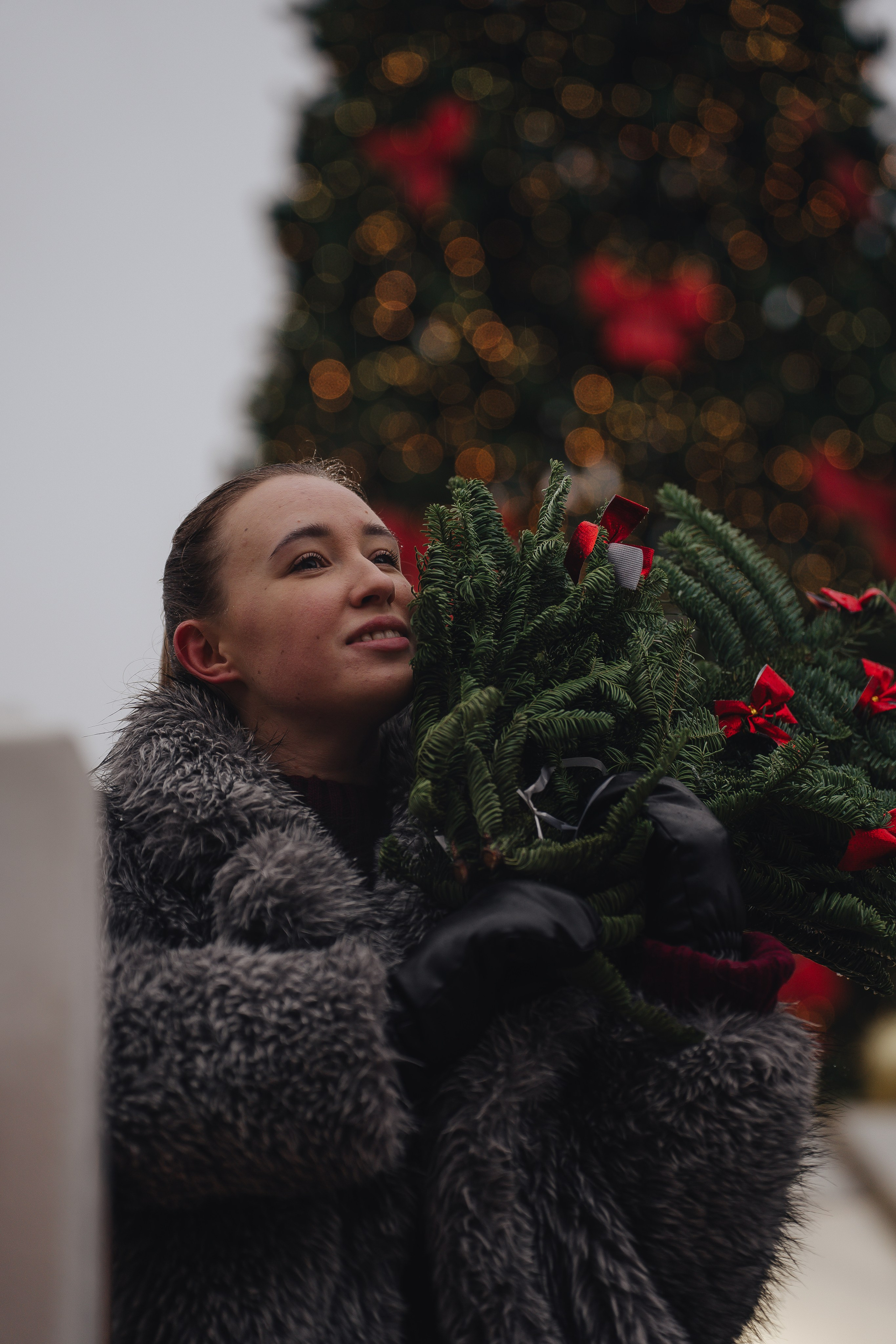 ПРОГУЛКА НА МАНЕЖНОЙ ПЛОЩАДИ ДЛЯ ДЕВУШКИ ПЕРЕД НОВЫМ ГОДОМ (НОВОГОДНЯЯ ФОТОСЕССИИЯ НА МАНЕЖНОЙ ПЛОЩАДИ). Профессиональный фотограф, Санкт-Петербург — Виктория Богомолова