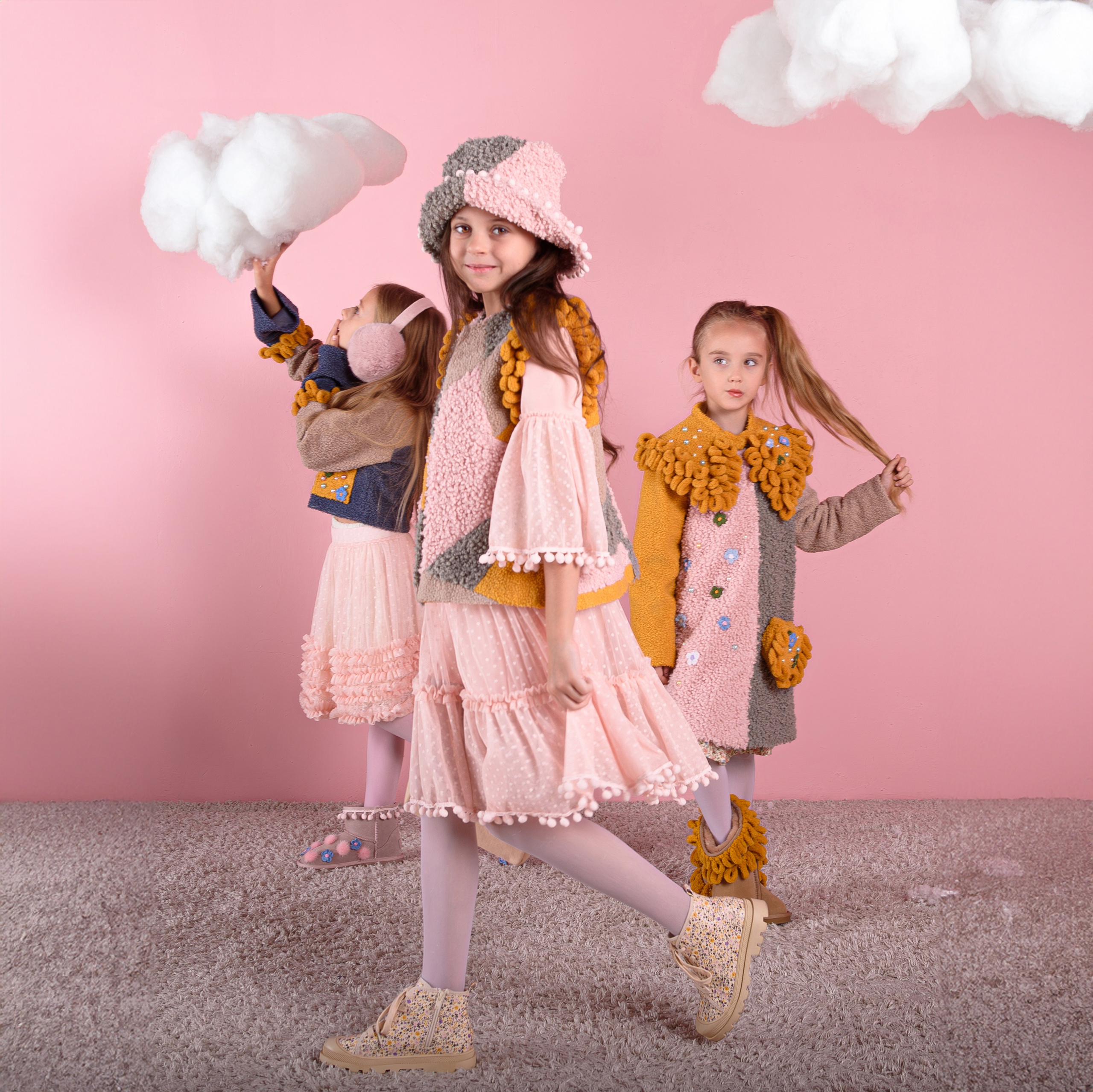 Групповая студийная фотосессия в Сочи девочек-моделей от 5 до 12 лет. Детский студийный фотограф Сочи