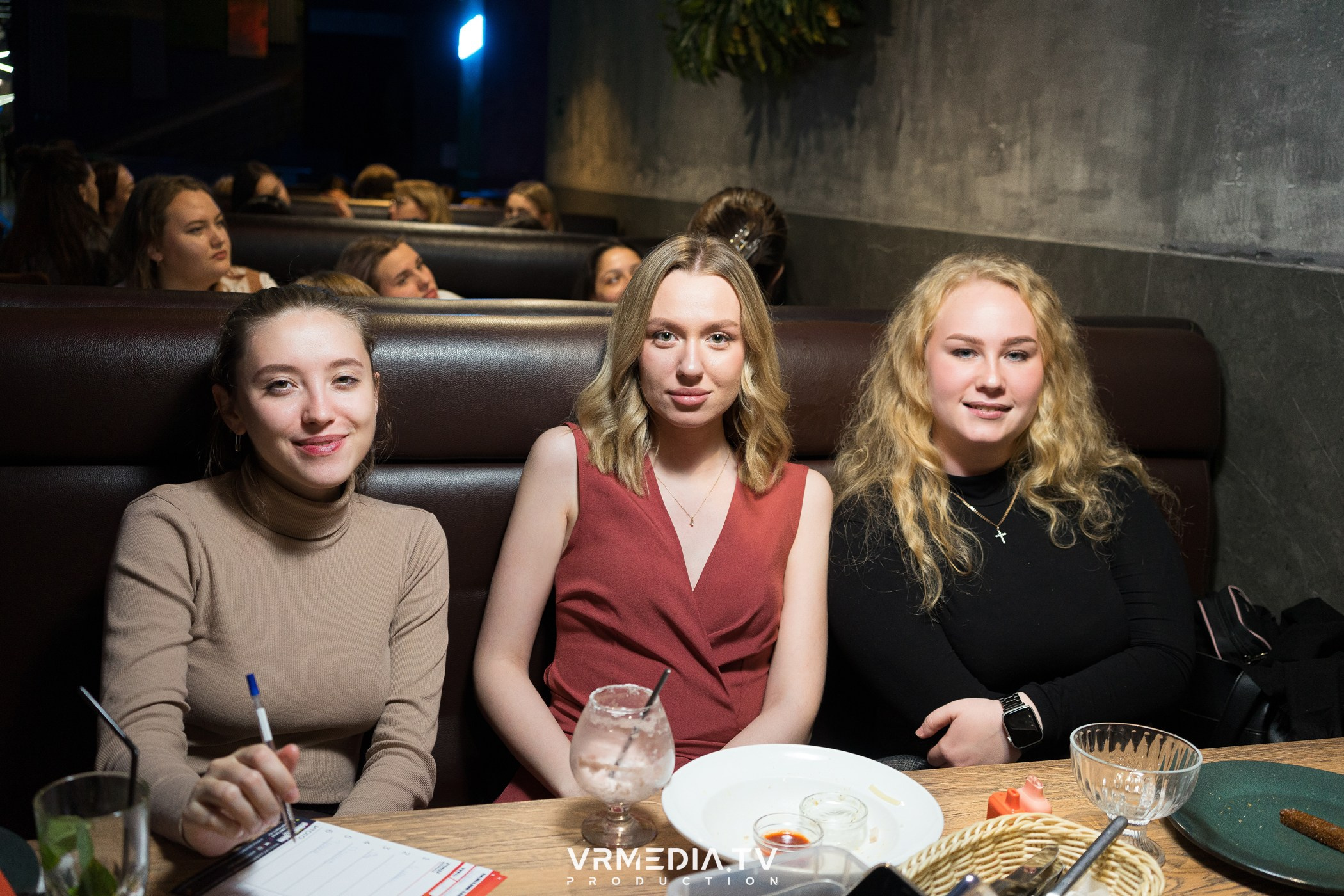 Эйнштейн Party в баре «Друзья»