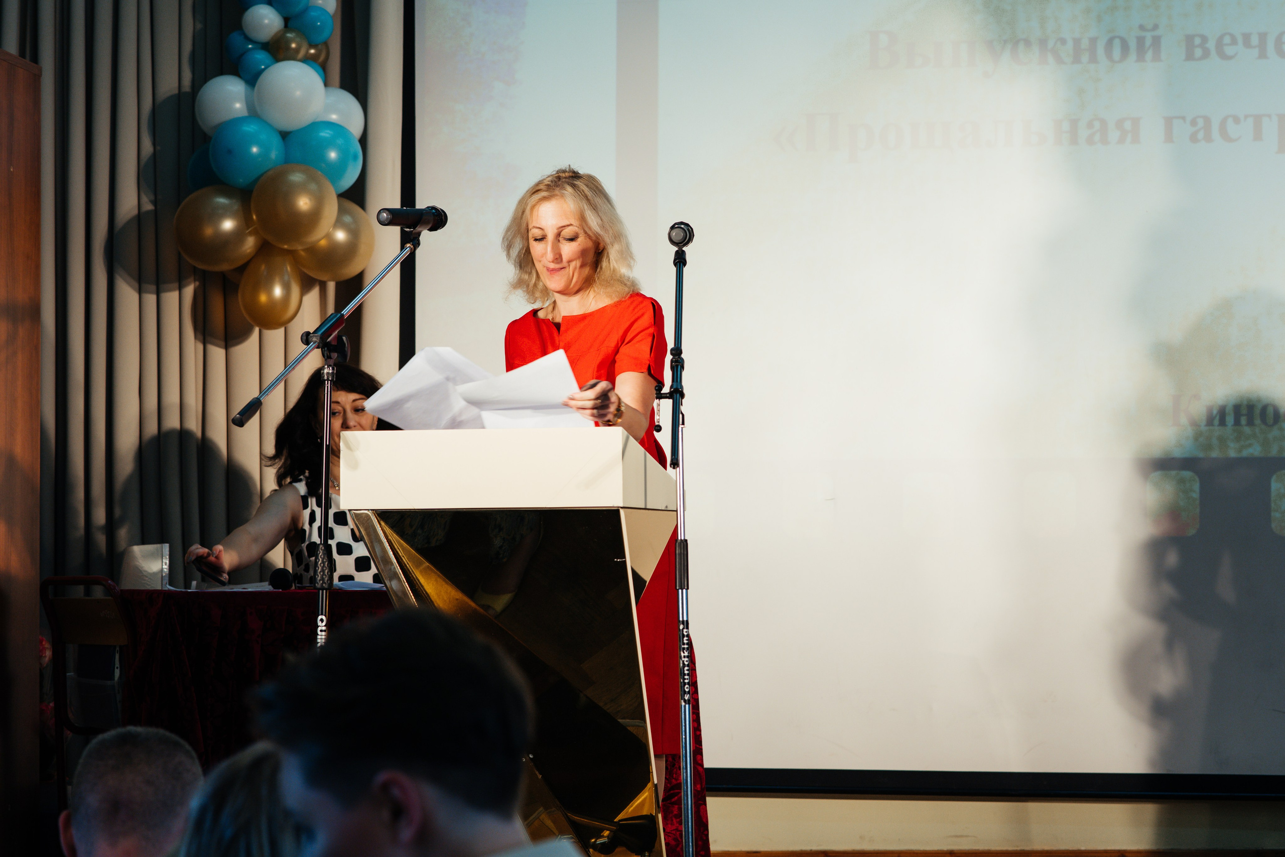 Вручение аттестатов. Выпускные альбомы в Подольске Москве и МО