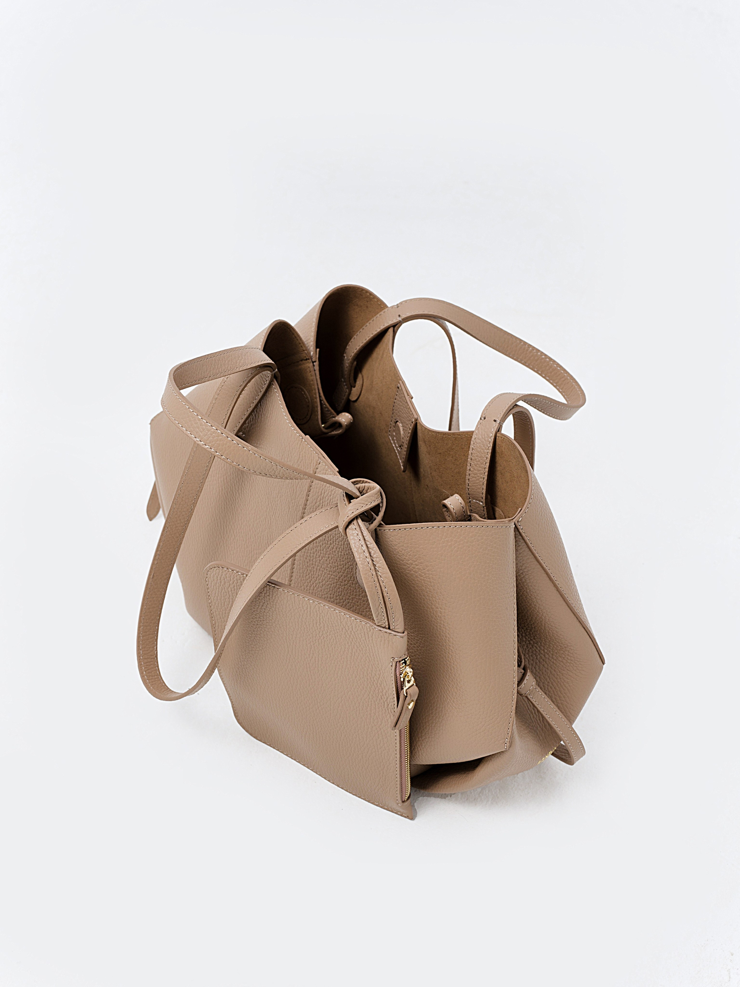 съемка сумки на белом фоне