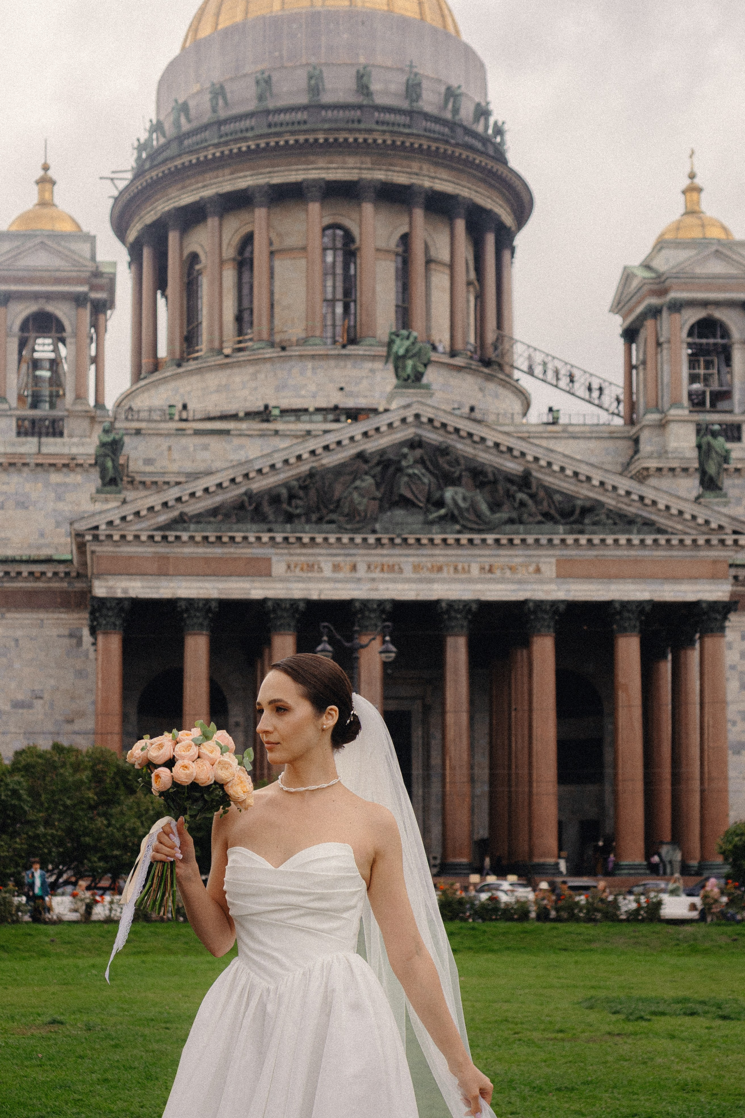 СВАДЕБНАЯ ПРОГУЛКА В САНТК-ПЕТЕРБУРГЕ (ИСАКИЕВСКИЙ СОБОР, ЗИМНЯЯ КАНАВКА, ЭРМИТАЖ И БОЛЬШАЯ МОРСКАЯ УЛИЦА). Профессиональный фотограф, Санкт-Петербург — Виктория Богомолова