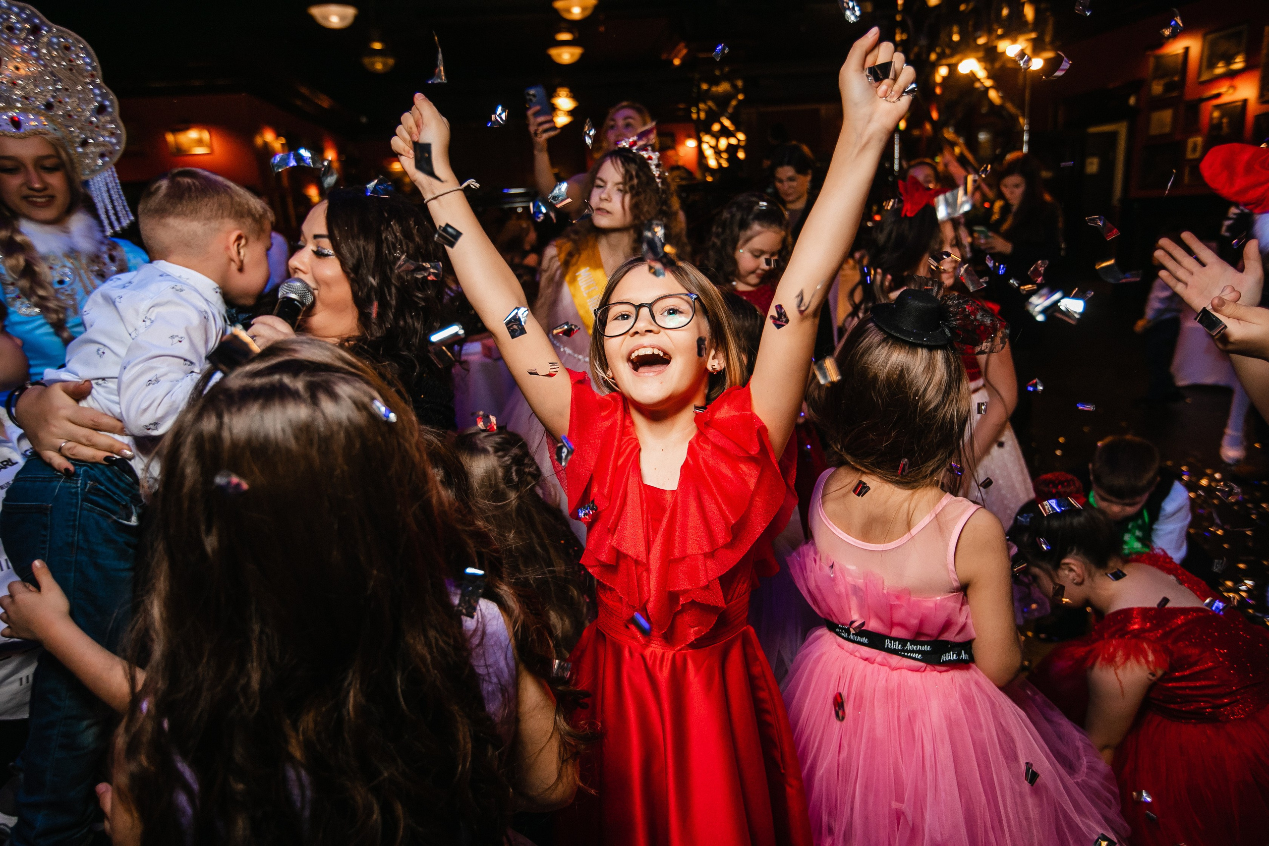 Автограф дети. Новогоднее мероприятие. Роман Урумбаев фотограф Нижневартовск