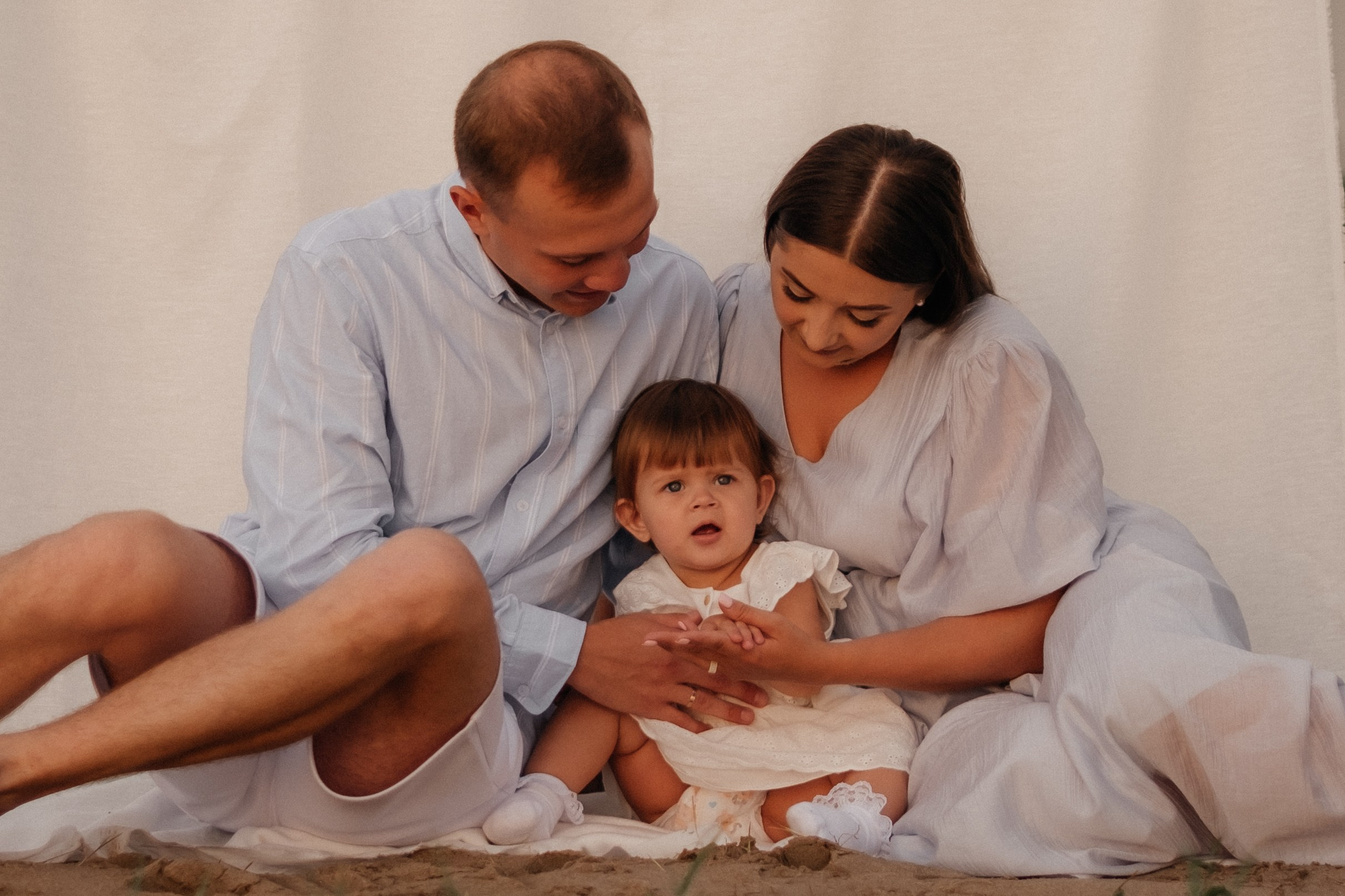 Алина, Ярослав и Тая на берегу. Фотограф в Новосибирске Диана Ильиных