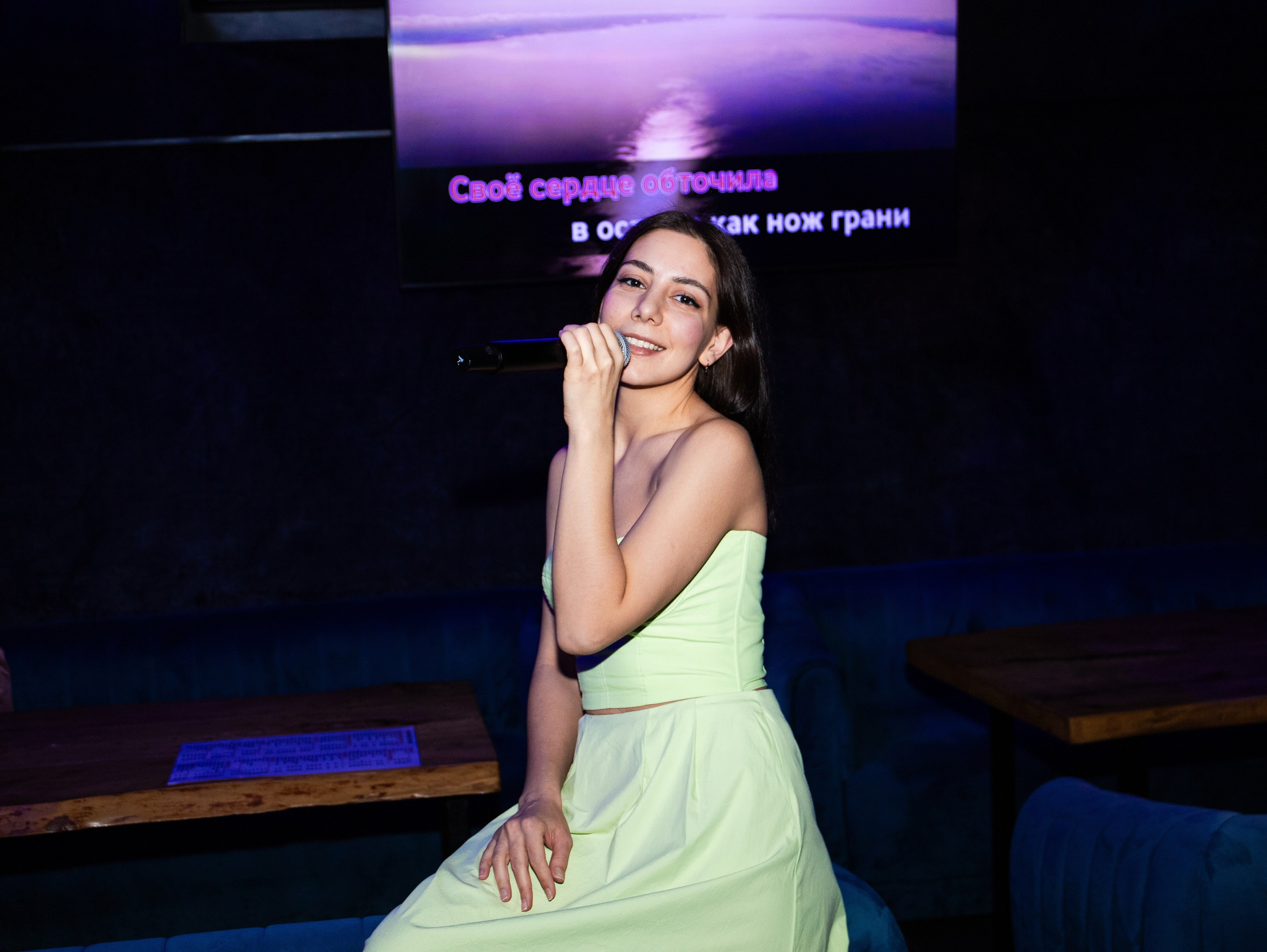 Репортажка из кальян-бара. Свадебный и семейный фотограф в Москве Мила Широких