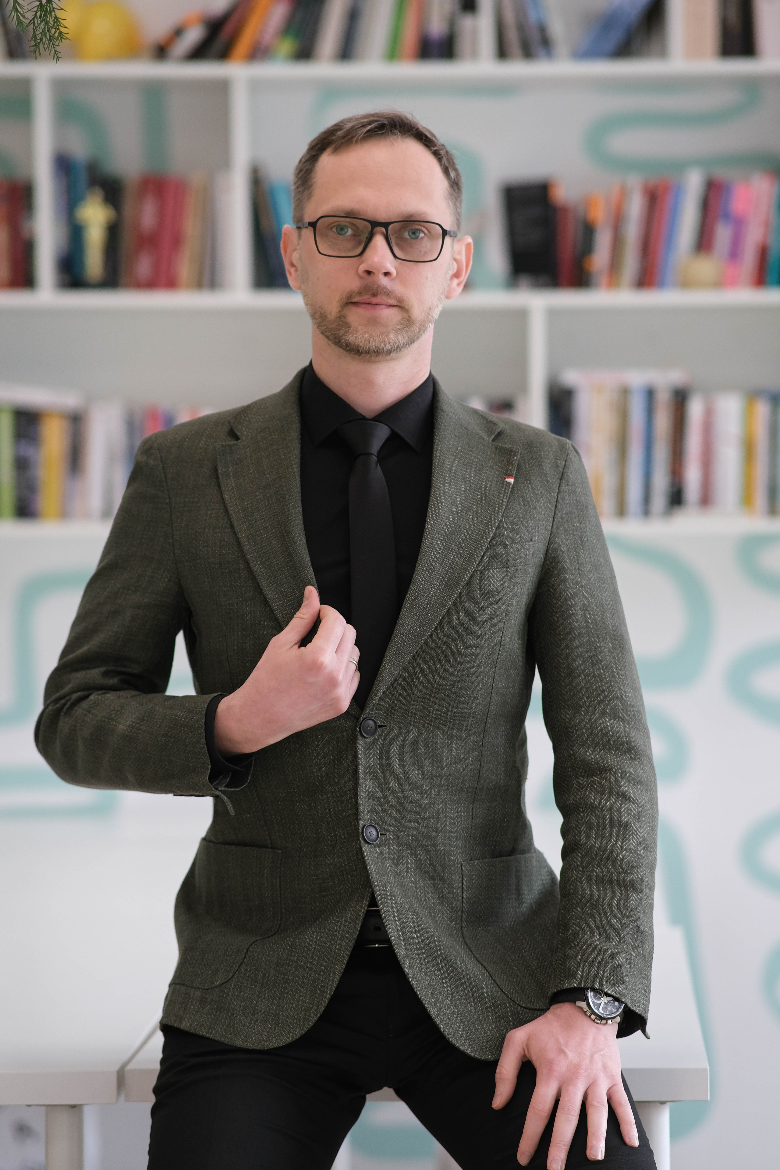 Съемка на визитки сотрудников агенства недвижимости + лайф фото. Главная