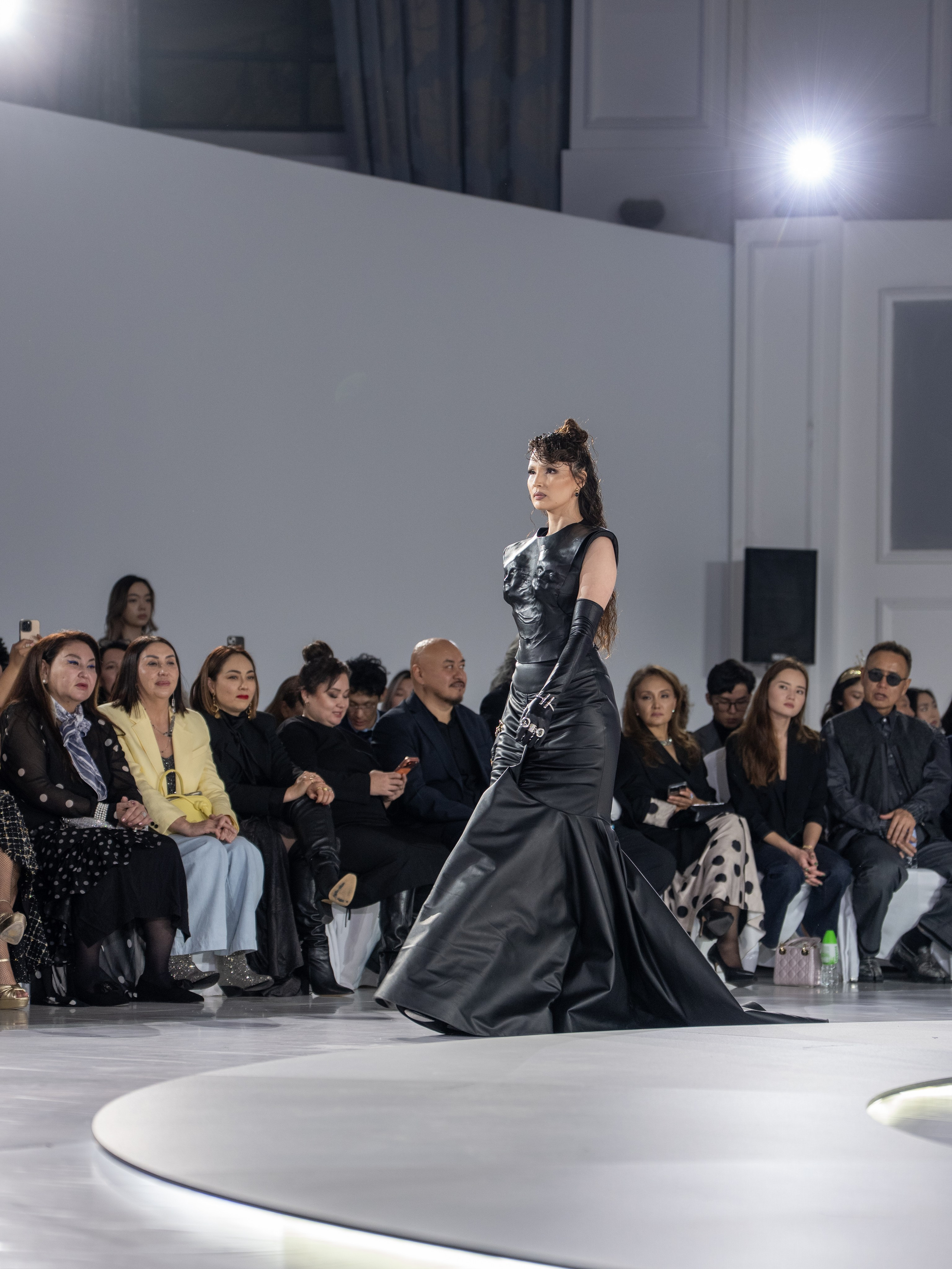 Дизайнер Arunaz. Сайт Алматинского НЮ АРТ, будуар и фэшн фотографа Дениса Карпенко