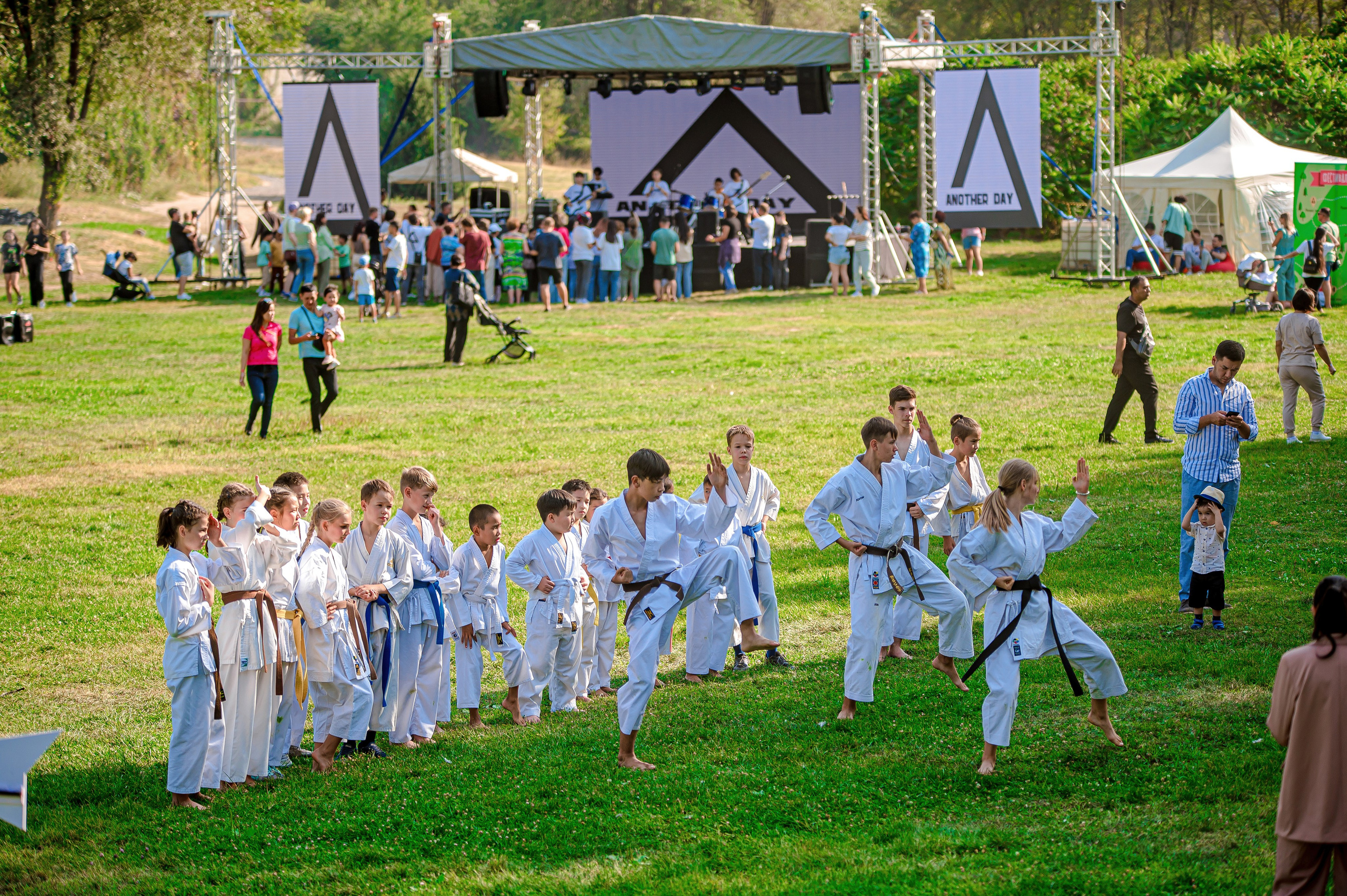 Концерты. Фестивали. Елена Северина фотограф, Алматы: репортаж (спорт, концерты, конференции), предметная и фуд-съёмка, портреты, каталоги, фэшн, ретушь