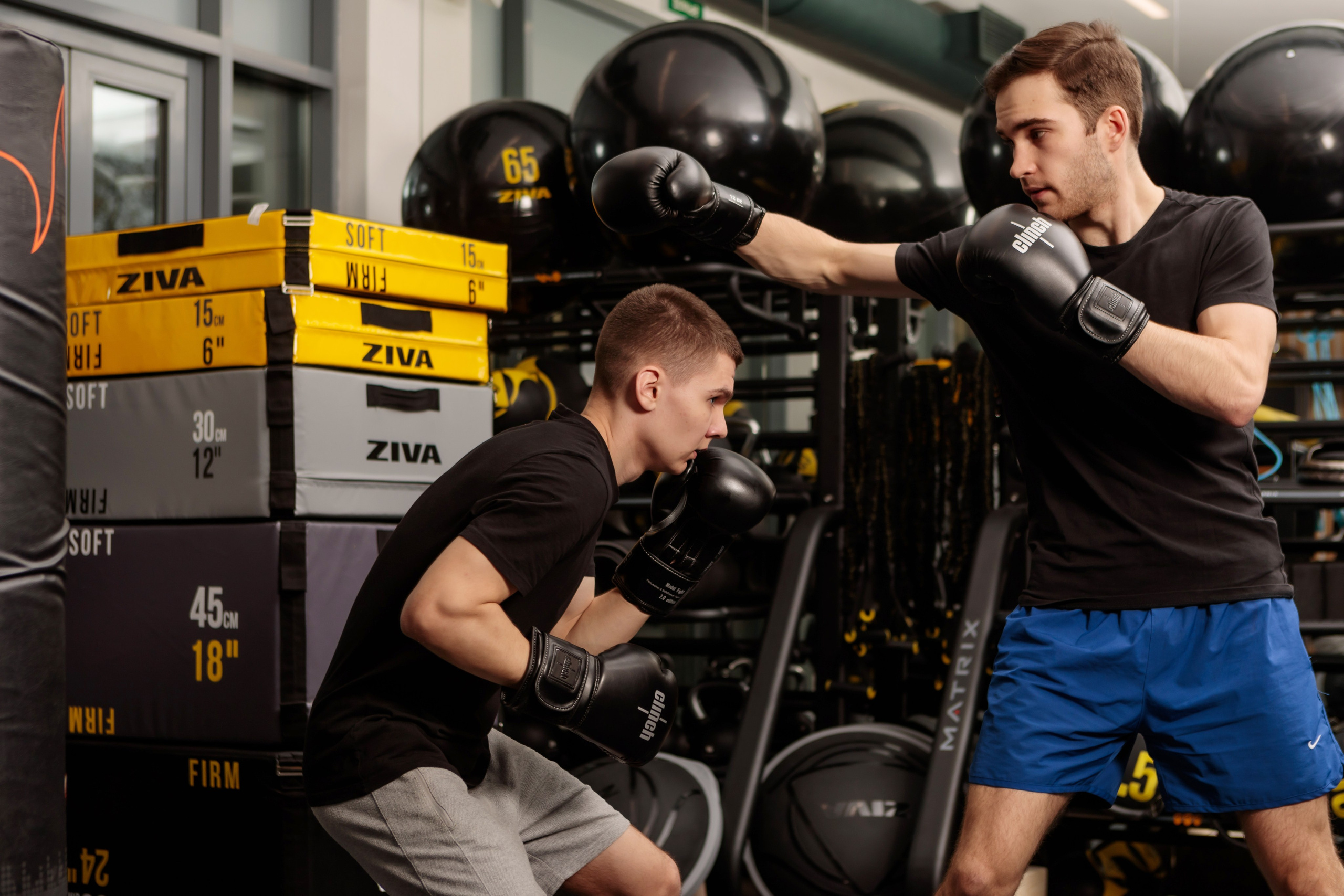 Фитнес-клуб Parus fit. Брук Артём