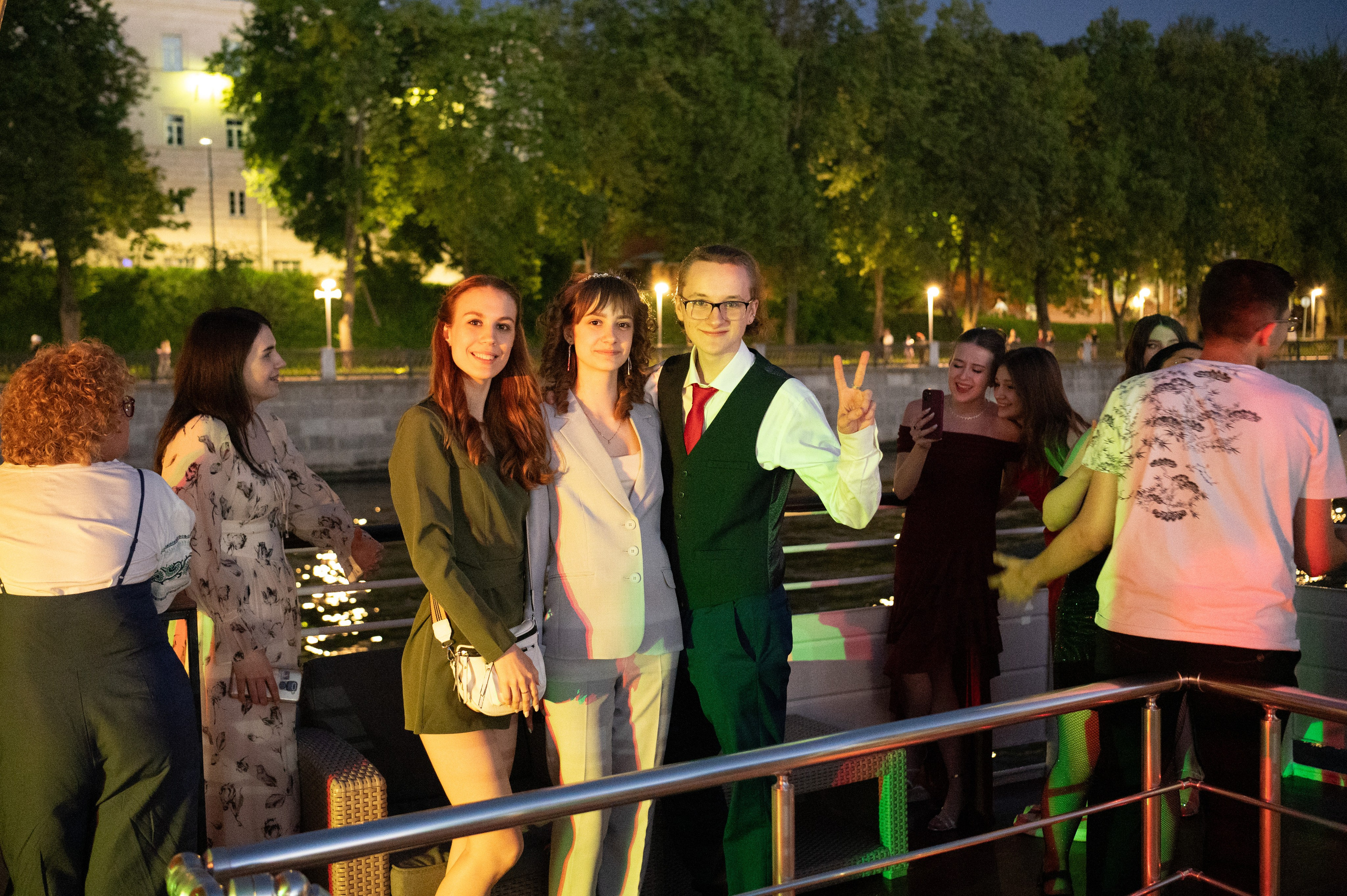 Выпускной вечер 11 класс на теплоходе. Детский и семейный фотограф г. Москва Оксана Катаджи