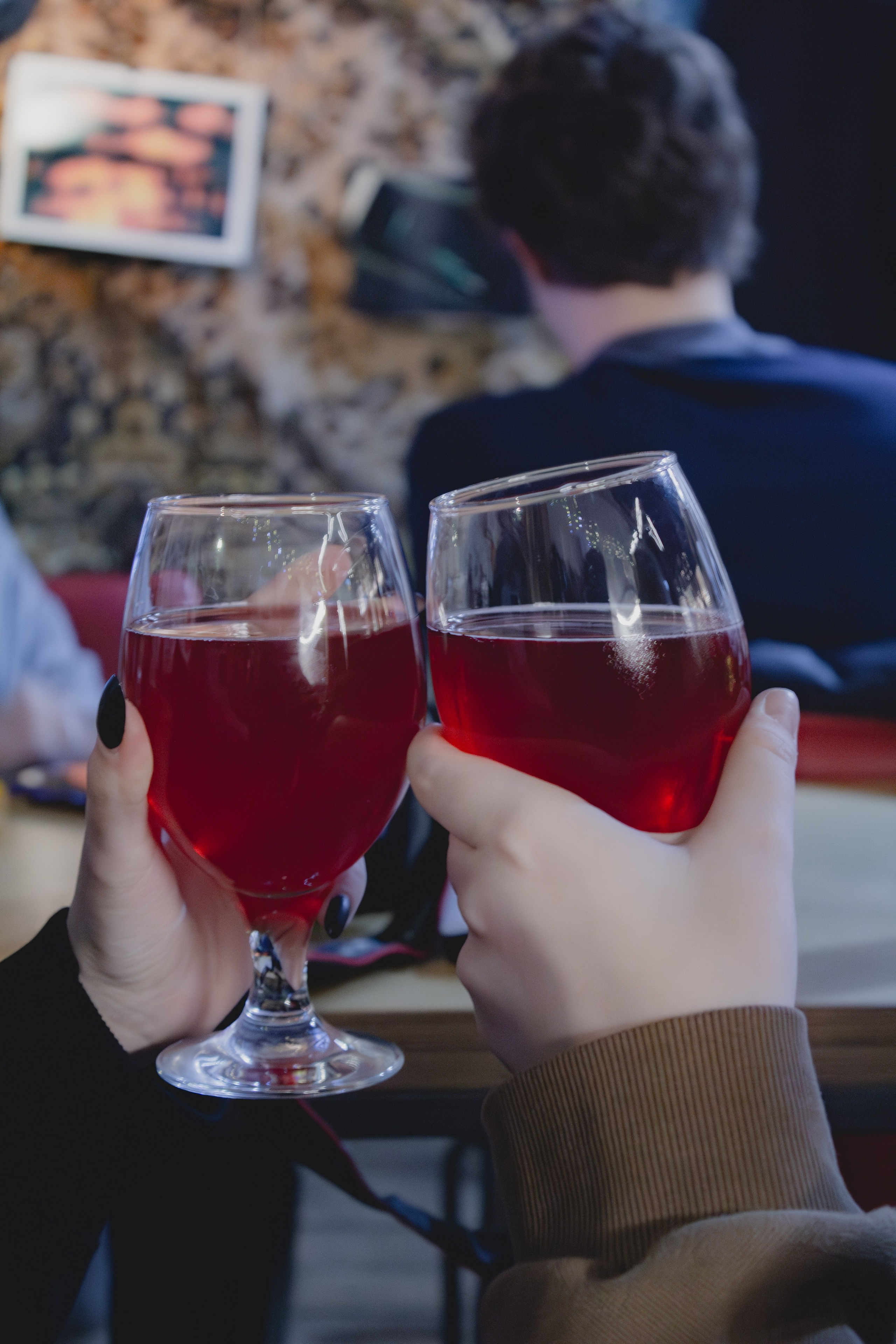 Фотовыставка Михаила Лобачёва @Comma Bar. Матвей Егоров — репортажный фотограф в Краснодаре