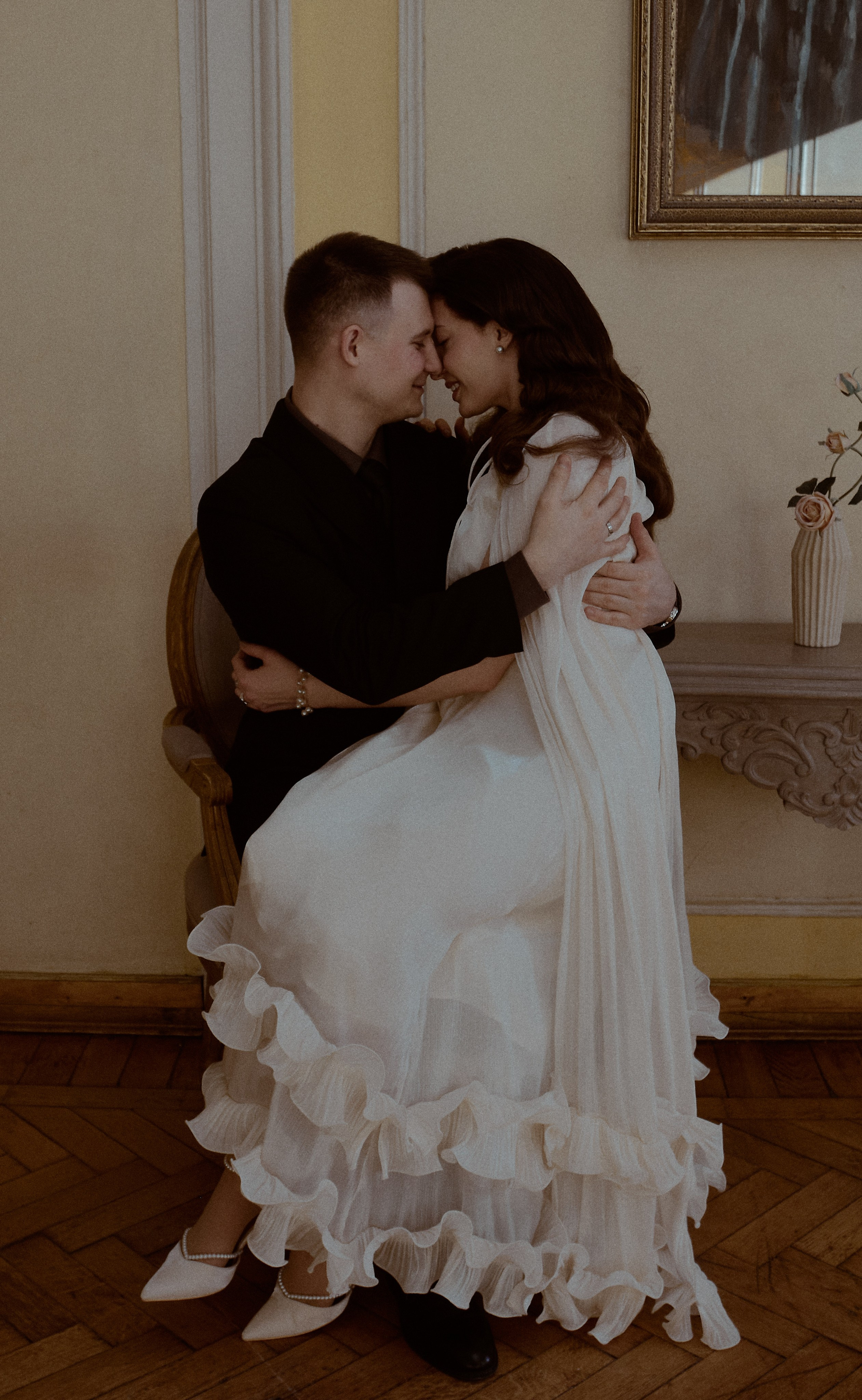 Свадебное лавстори в стенах библиотеки им. Пушкина. Свадебный фотограф в Москве Приятелева Ангелина