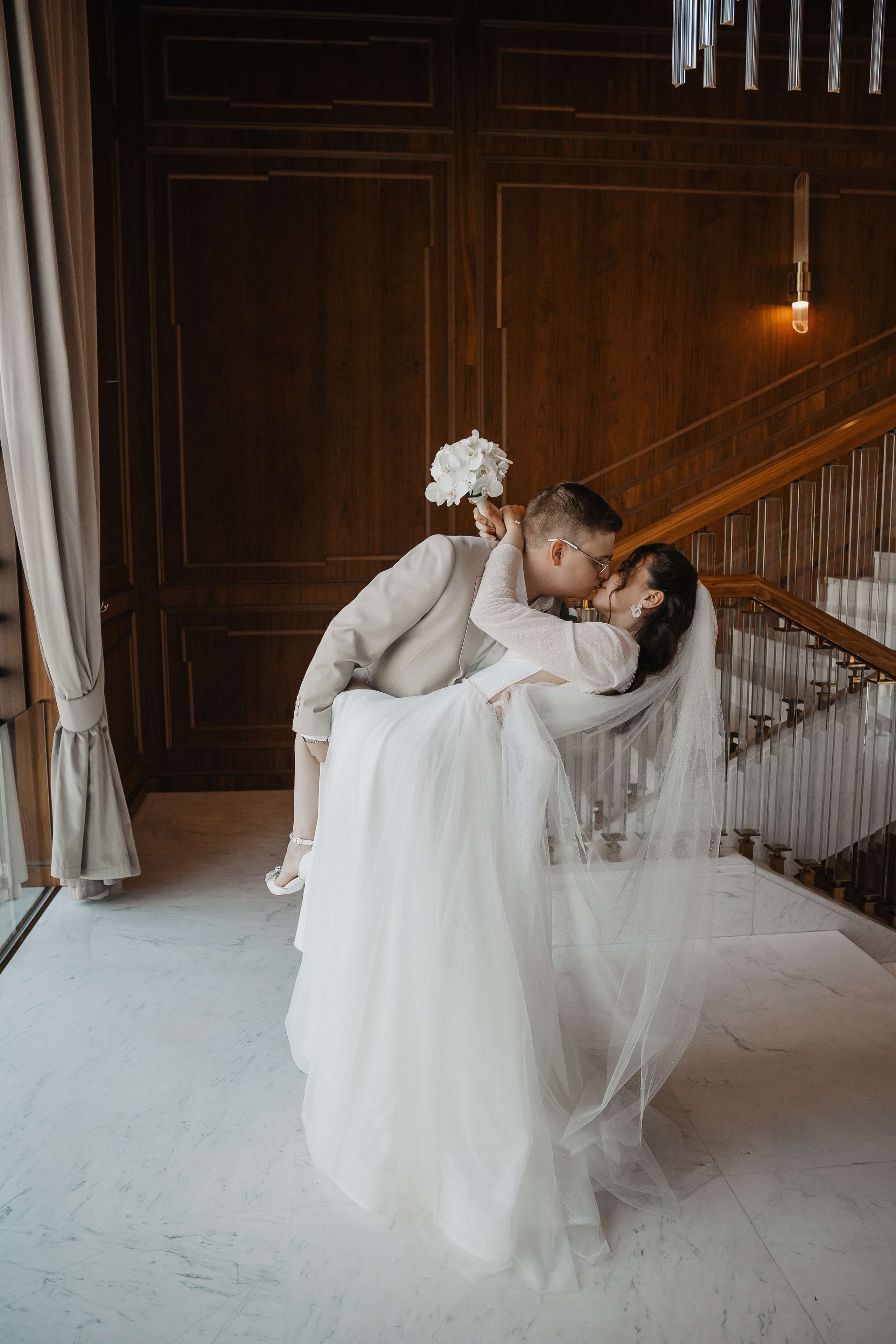 Свадебная фотосессия в отеле Marriott Imperial Plaza. Свадебный фотограф в Москве Дарья Олендарёва