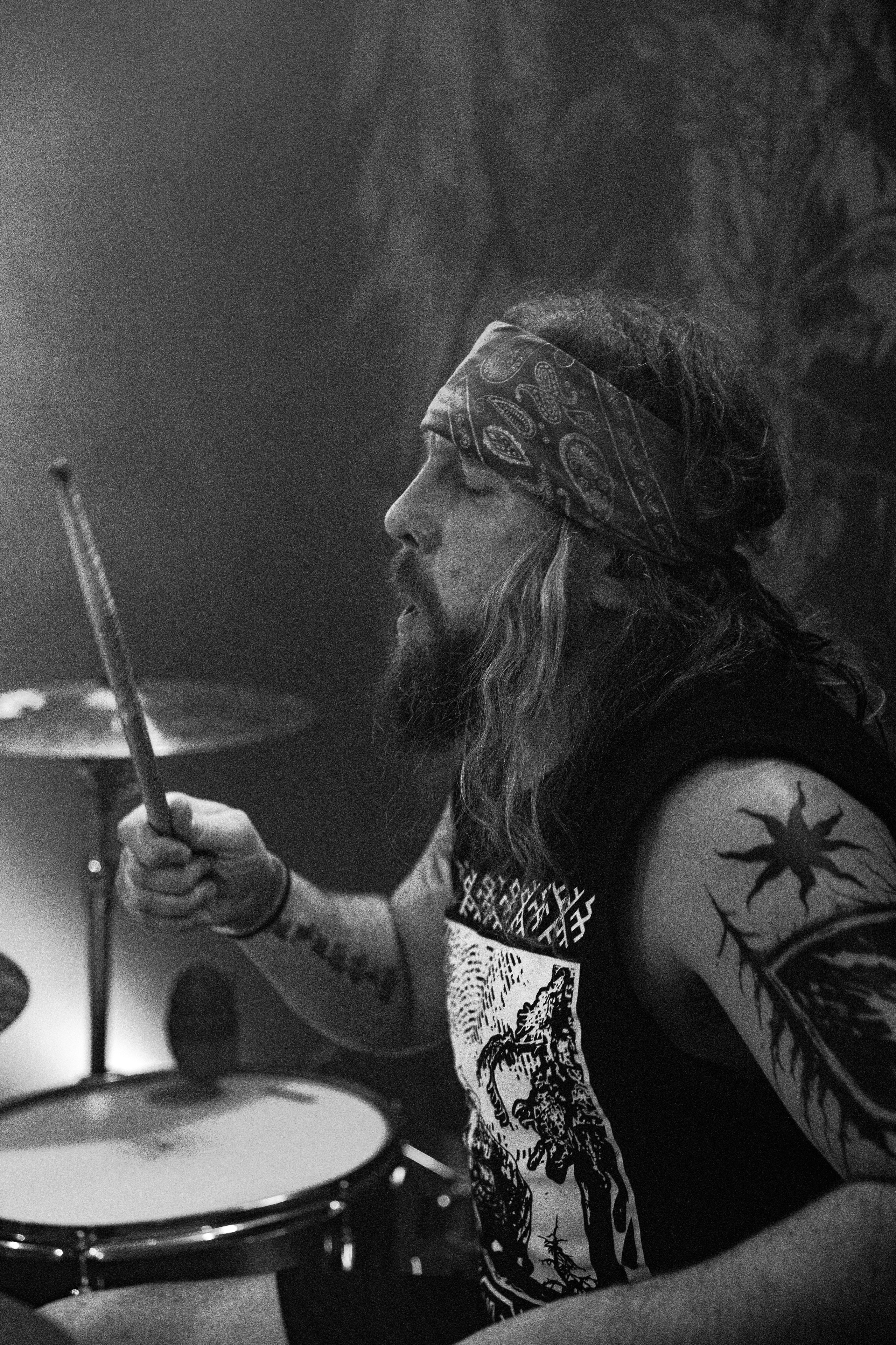 ИЛ • Minuala • Khlad|Цоколь 2.0. Концертный и репортажный фотограф в Санкт-Петербурге Слава Пахомов