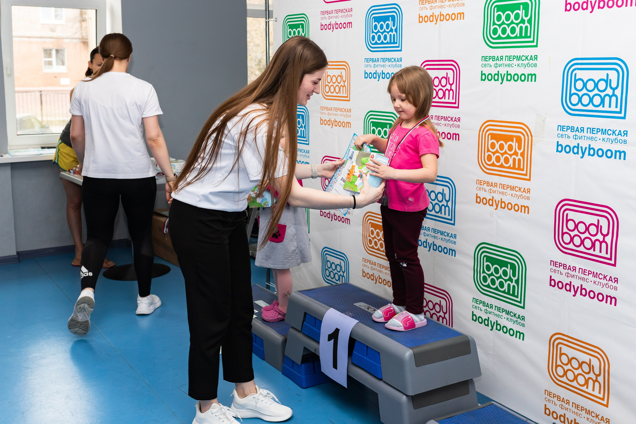 Репортажная съёмка. Дельфиньи игры. Бодибум Пермь. Фотограф Пермь. Свадьбы. Семья и дети, школа, д. сад. Фотокниги