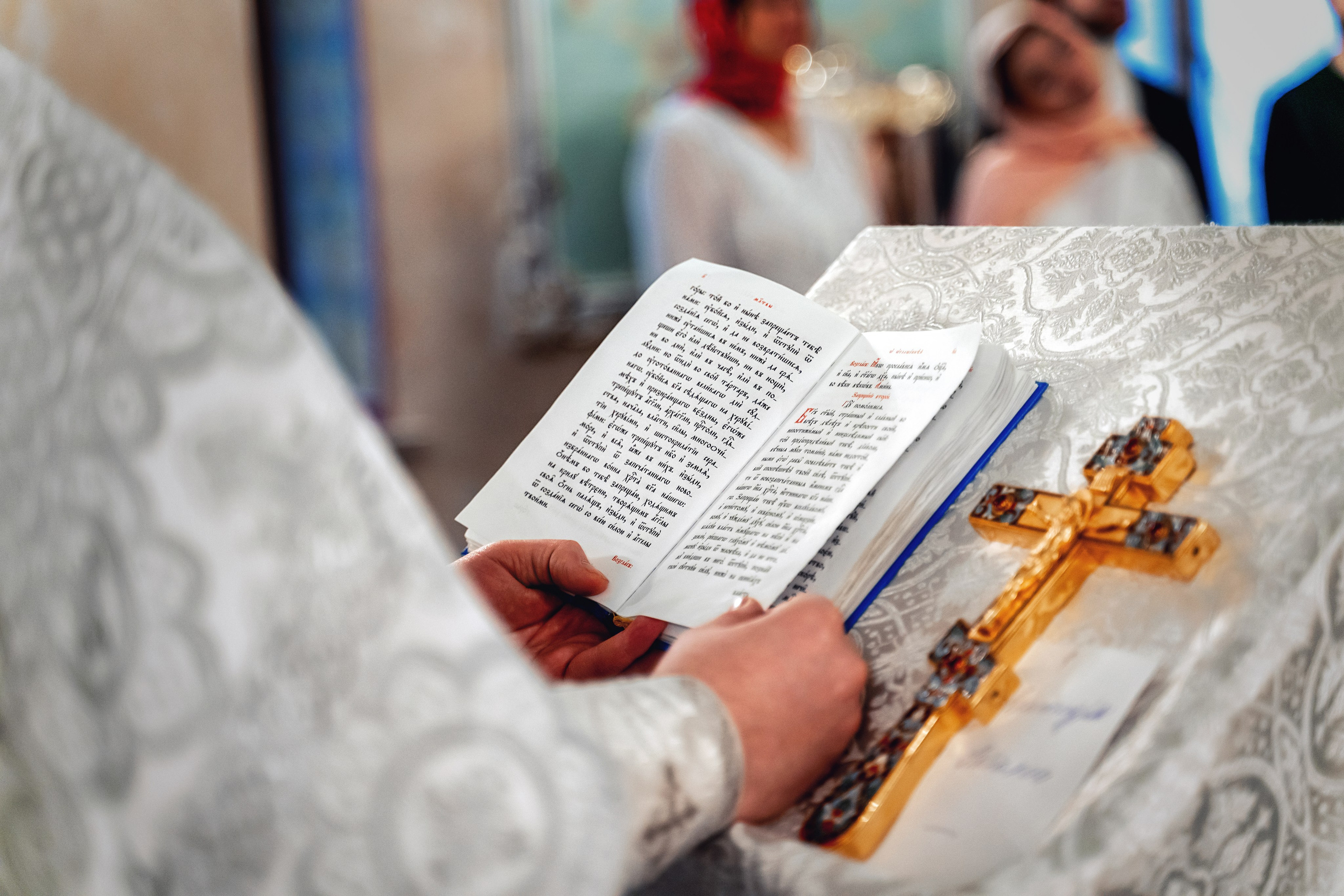 Крещение ребенка в храме Петра и Февронии в Покровском монастыре. Фотограф \ Видеограф на Крещение, Венчание Москва| Семейные съемки