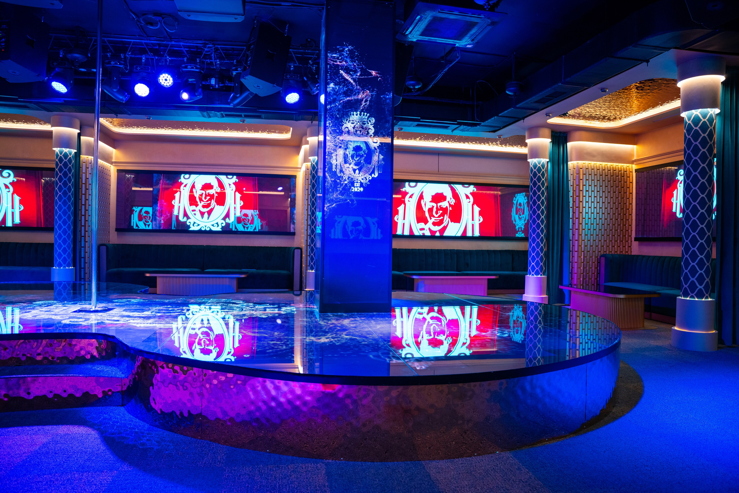 Фотосъемка интерьера стриптиз-клуба Hefner — элитный клуб Краснодара. Интерьерная фотосъемка клуба Hefner в Краснодаре — профессионально. Шедевры для Вас! Фотограф и Видеограф в Краснодаре Пахиев Руслан