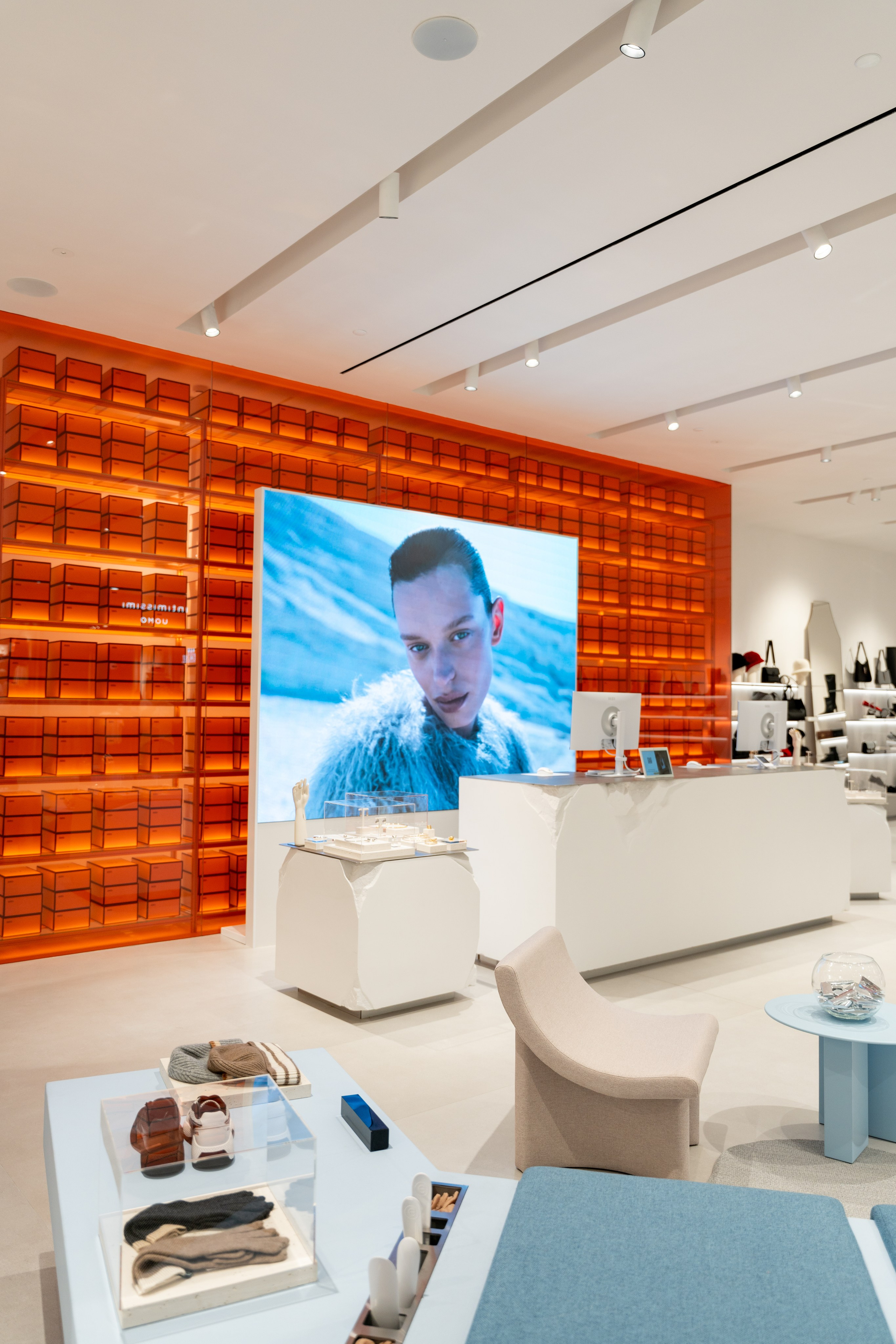 Интерьерная фотосъемка магазина Ekonika в Краснодаре — обувной бренд Профессиональная фотосъемка Ekonika — фирменный магазин в Краснодаре. Шедевры для Вас! Фотограф и Видеограф в Краснодаре Пахиев Руслан