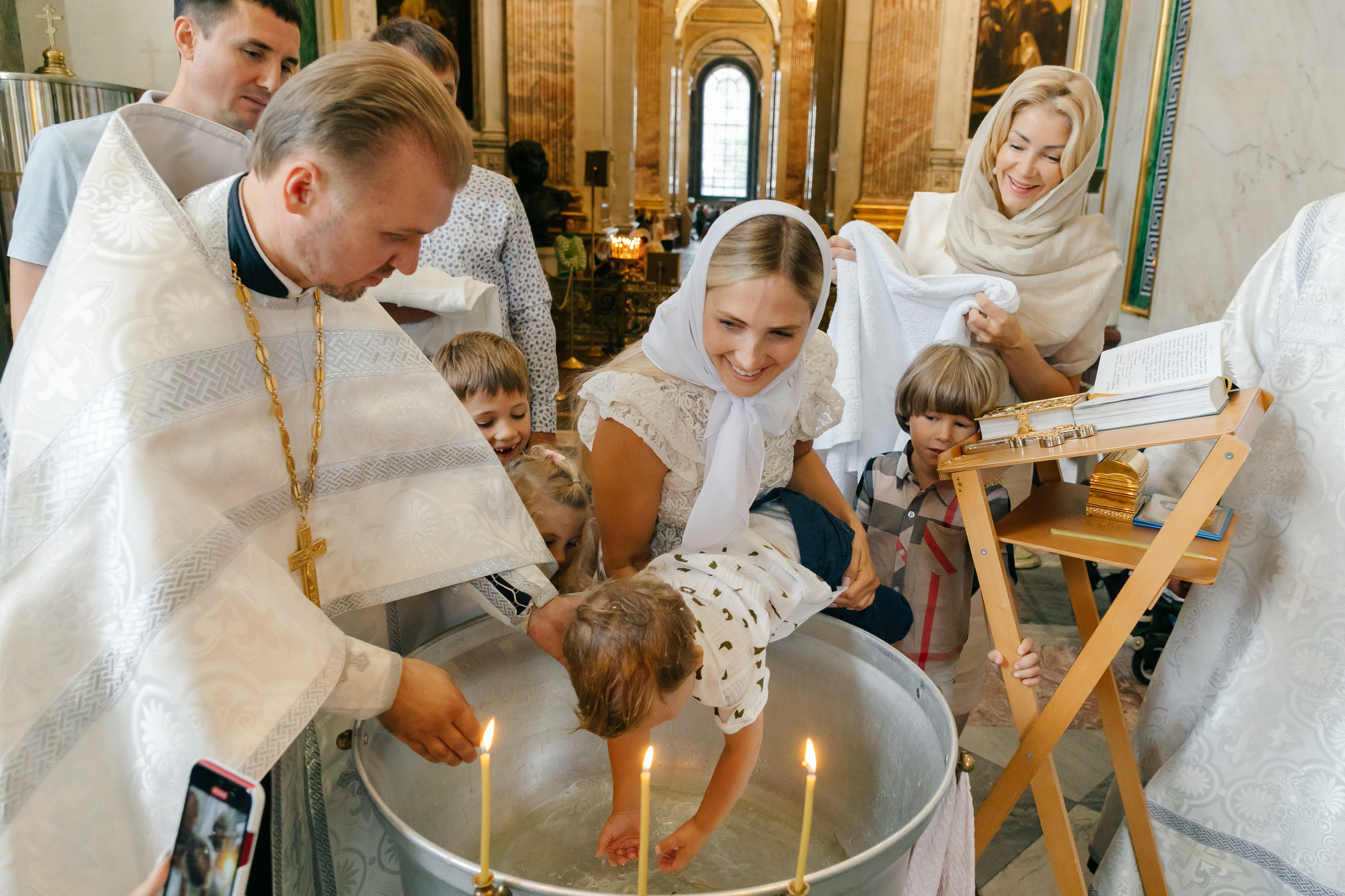 Крещение ребенка в Исаакиевском соборе, СПб. Фотограф крещение венчание в Петербурге! Помогает подобрать храм и посоветовал душевного батюшку в СПб