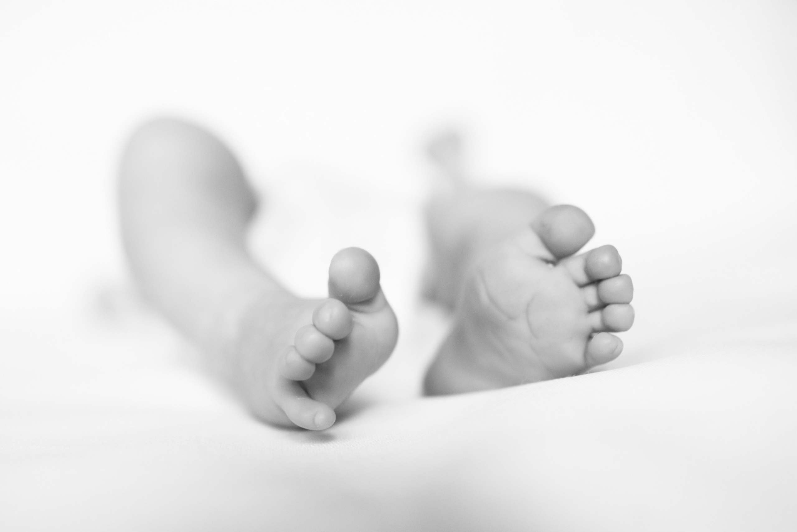 Черно-белая съемка новорожденной. Фотографы в Москве Светлана Устинова и Сергей Грачев