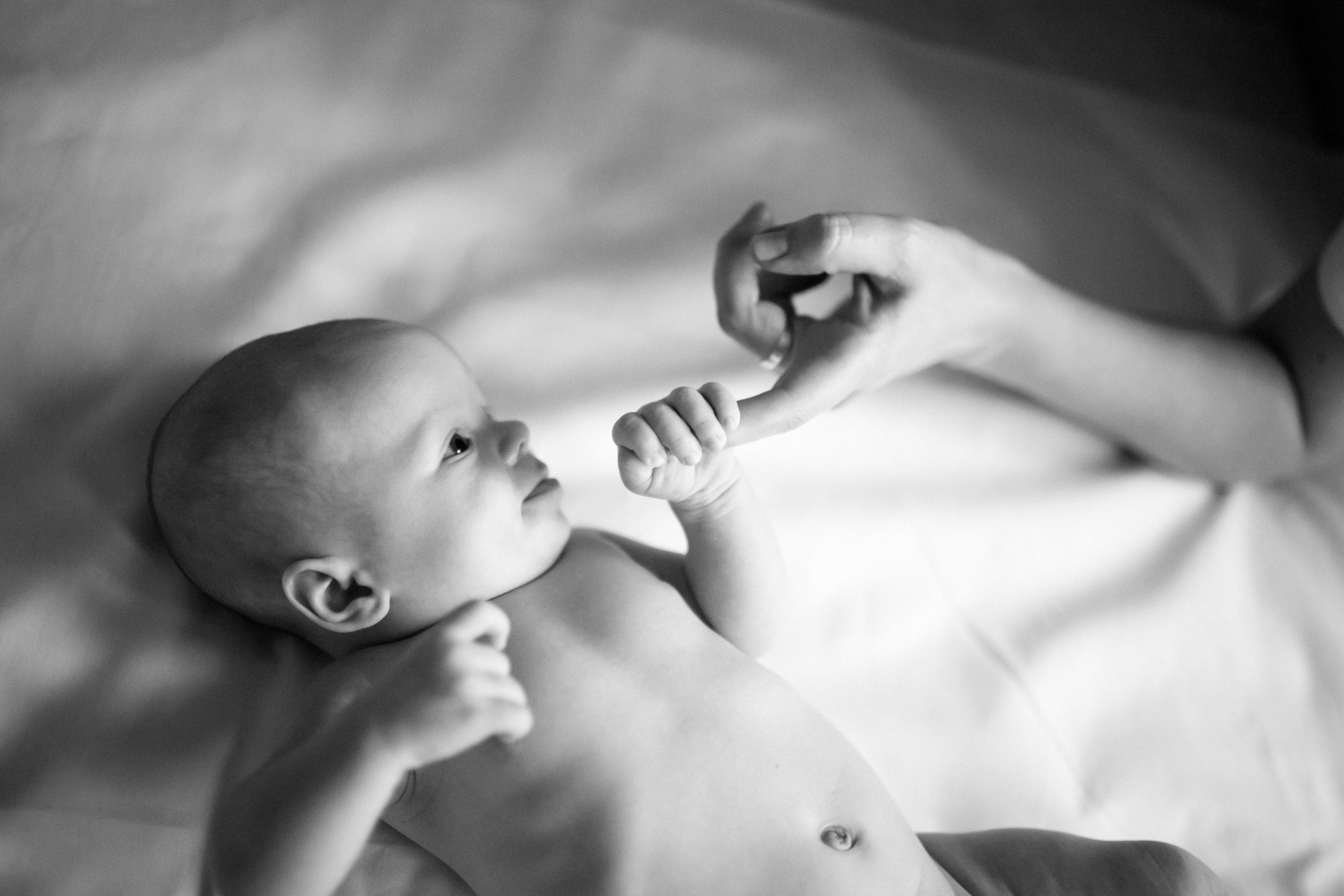 Черно-белая съемка новорожденной. Фотографы в Москве Светлана Устинова и Сергей Грачев