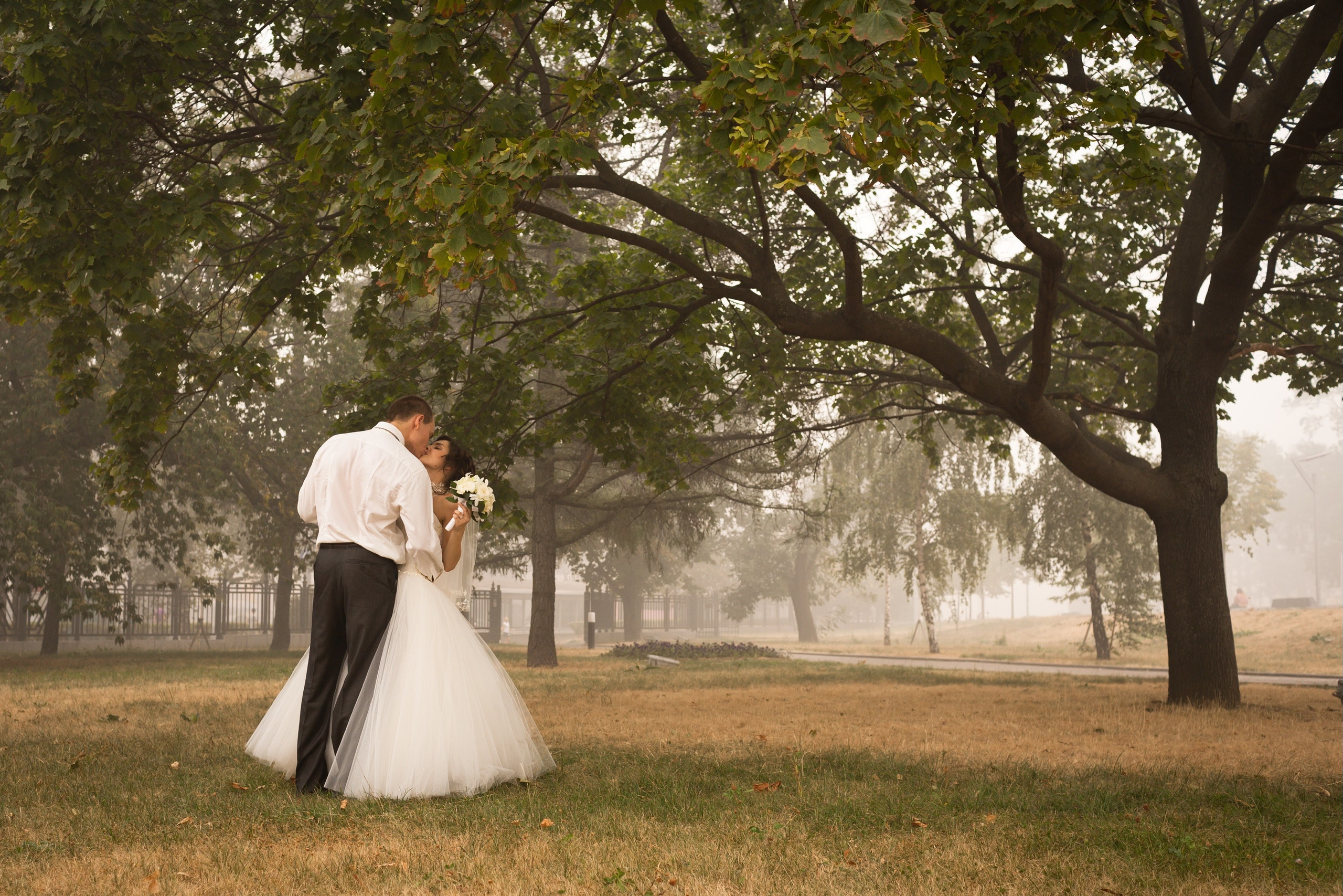 Свадебная съемка в тумане. Фотографы в Москве Светлана Устинова и Сергей Грачев