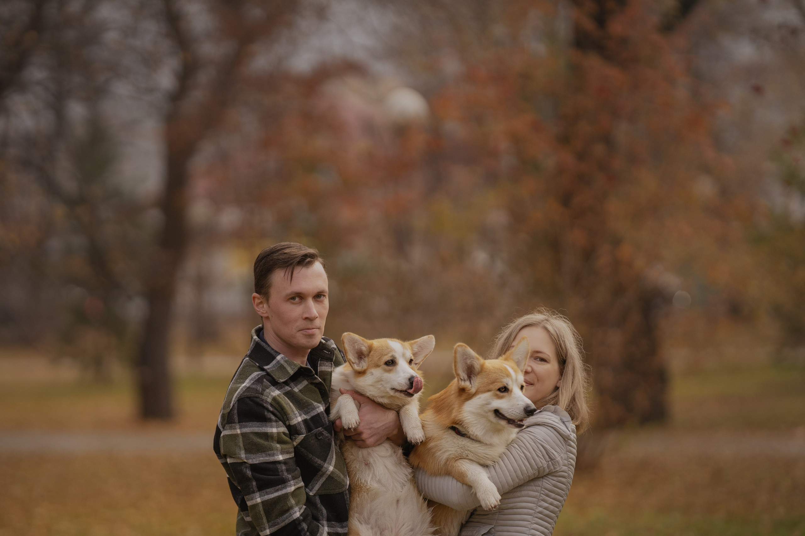 Ольга с семьей и их коргибанда. Kameramotor74