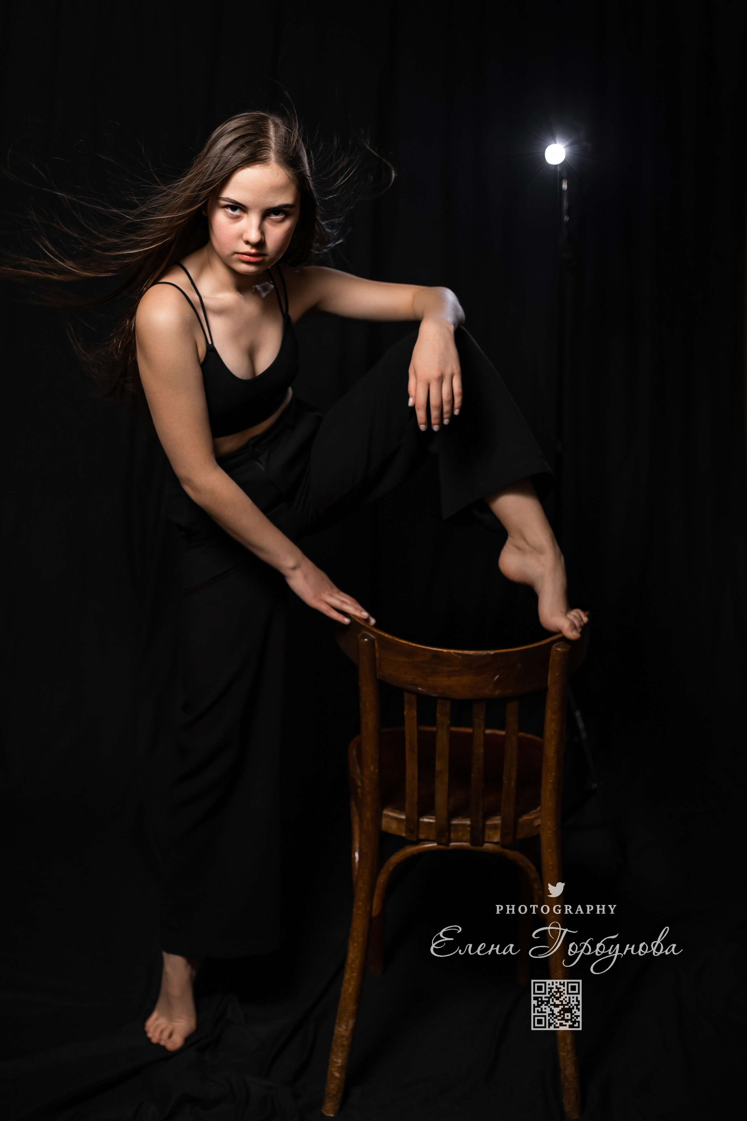 Моя студия. Полина и стул. Январь 2024. Фотограф Пермь. Свадьбы. Семья и дети, школа, д. сад. Фотокниги