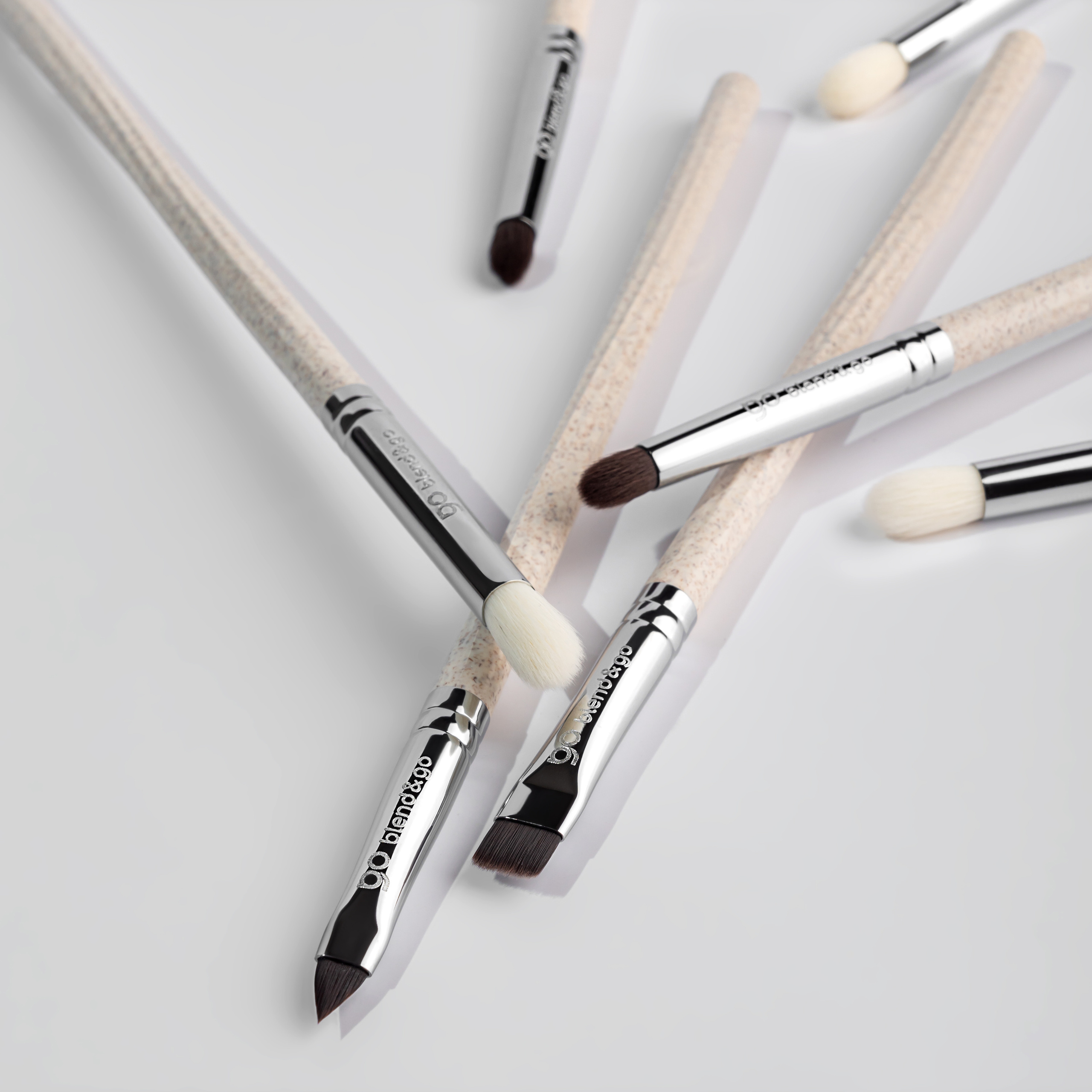 КИСТИ ДЛЯ МАКИЯЖА. Предметная фотосъемка в г. Москва PREDMETKASTUDIO