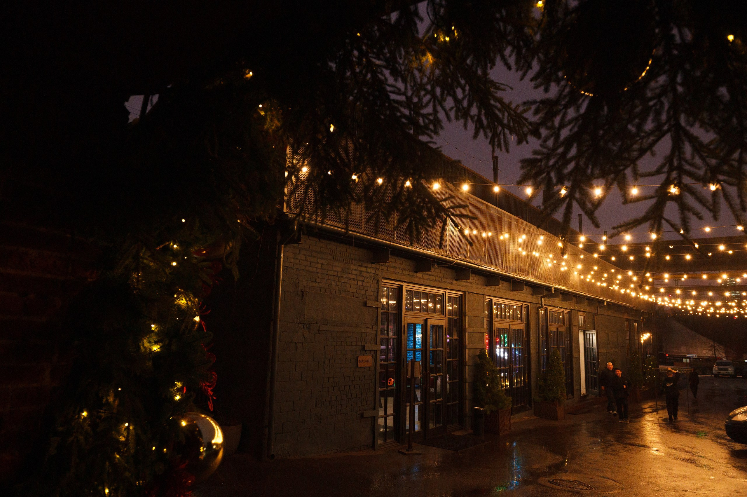 Неоновая вечеринка. Новогодний корпоратив в лофте ГОЭЛРО. Организация корпоратива агентство ПИОН. Проект Ольги Киселевой