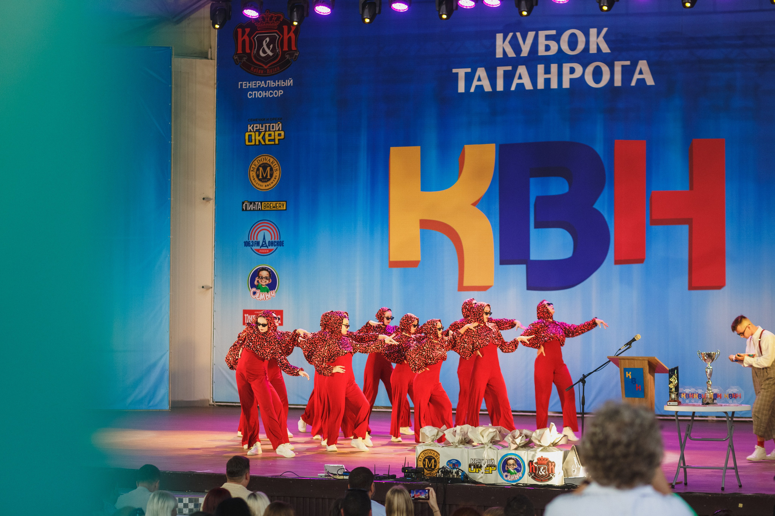 Шутки с уголка: Весёлый день с КВН в Парке Горького Таганрога. Свадебный и семейный фотограф в Таганроге Бакарюк Антон