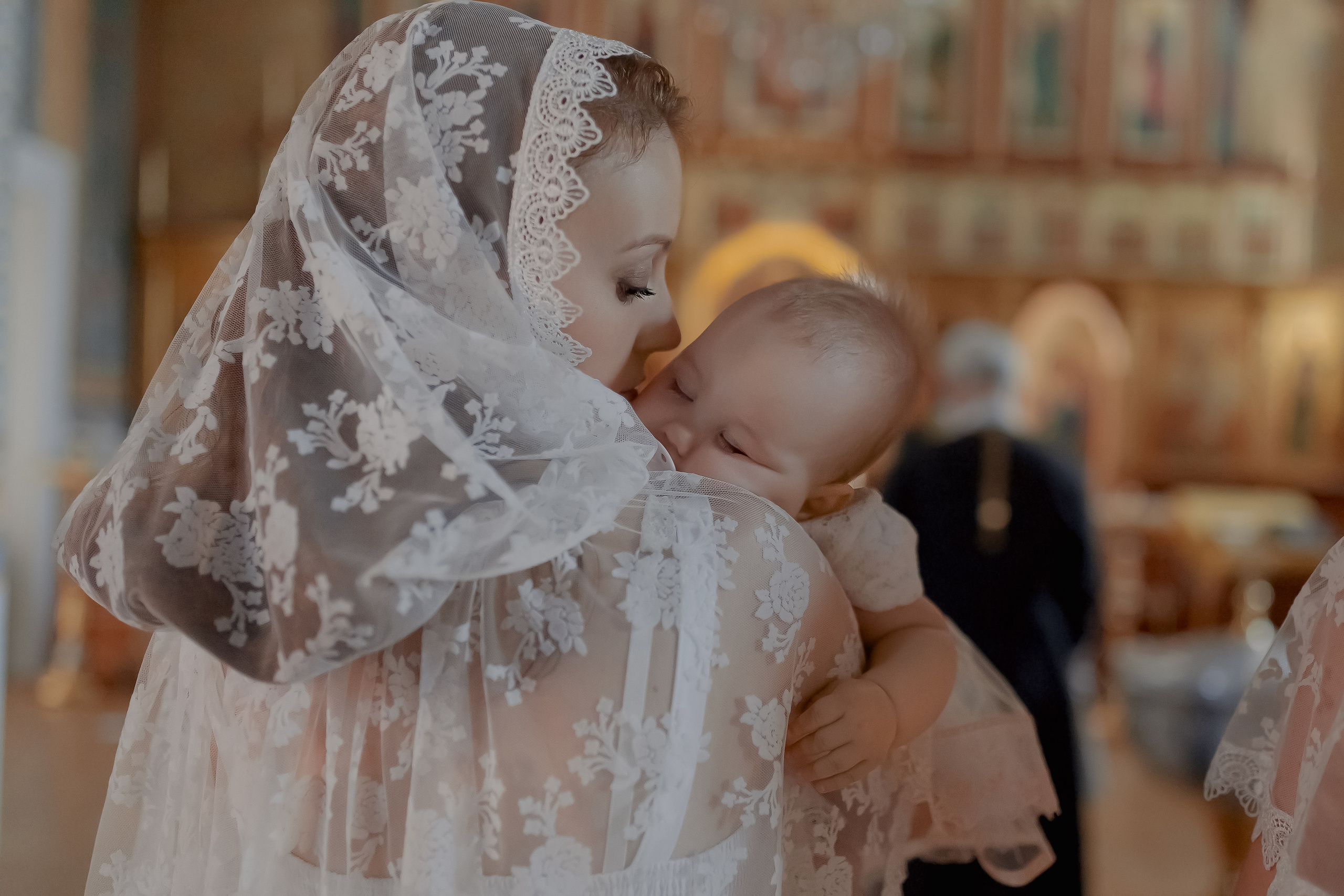 крещение ребенка в Ташкенте, фотограф крещение Ташкент