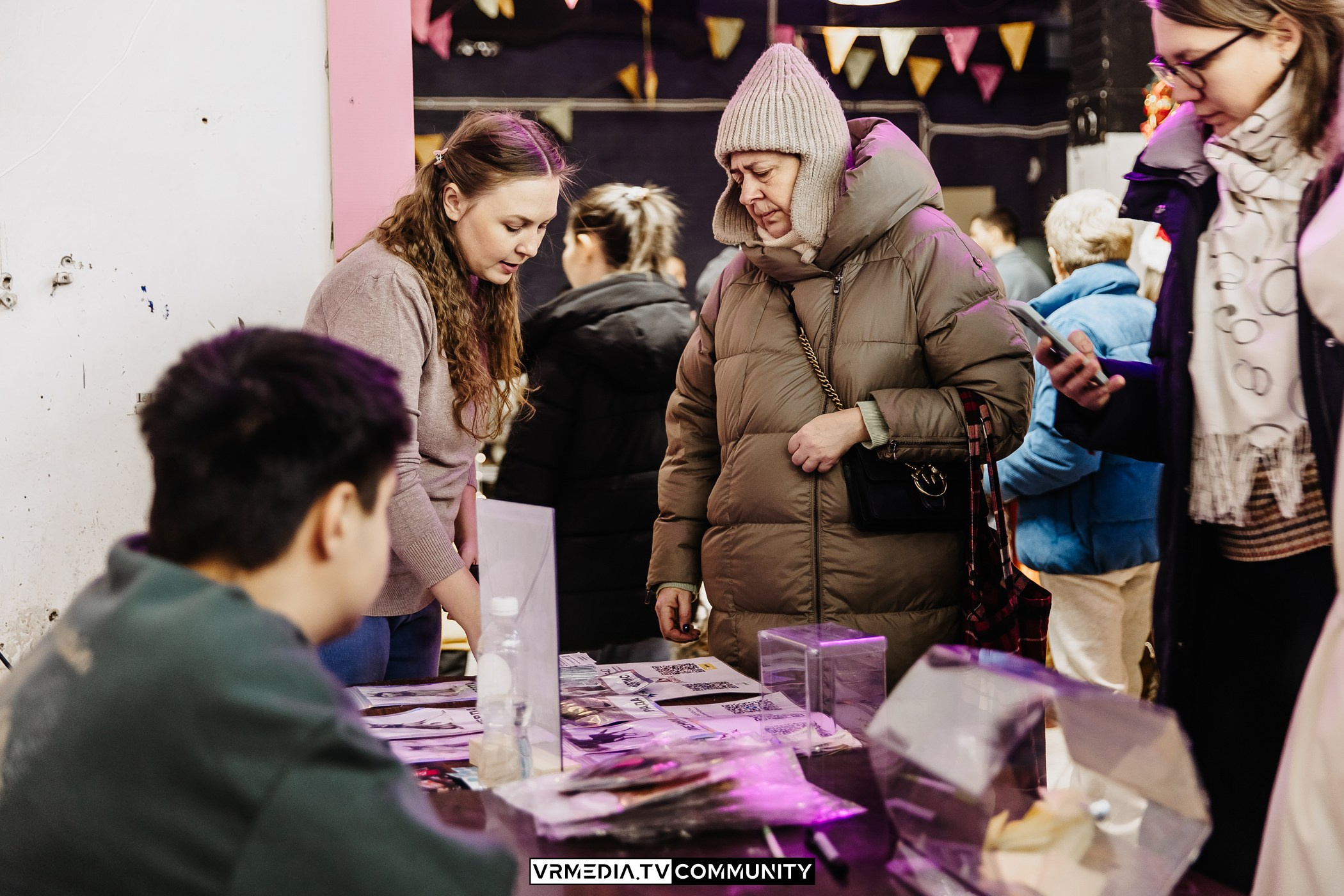 Традиционный рождественский базар и Garage Sale