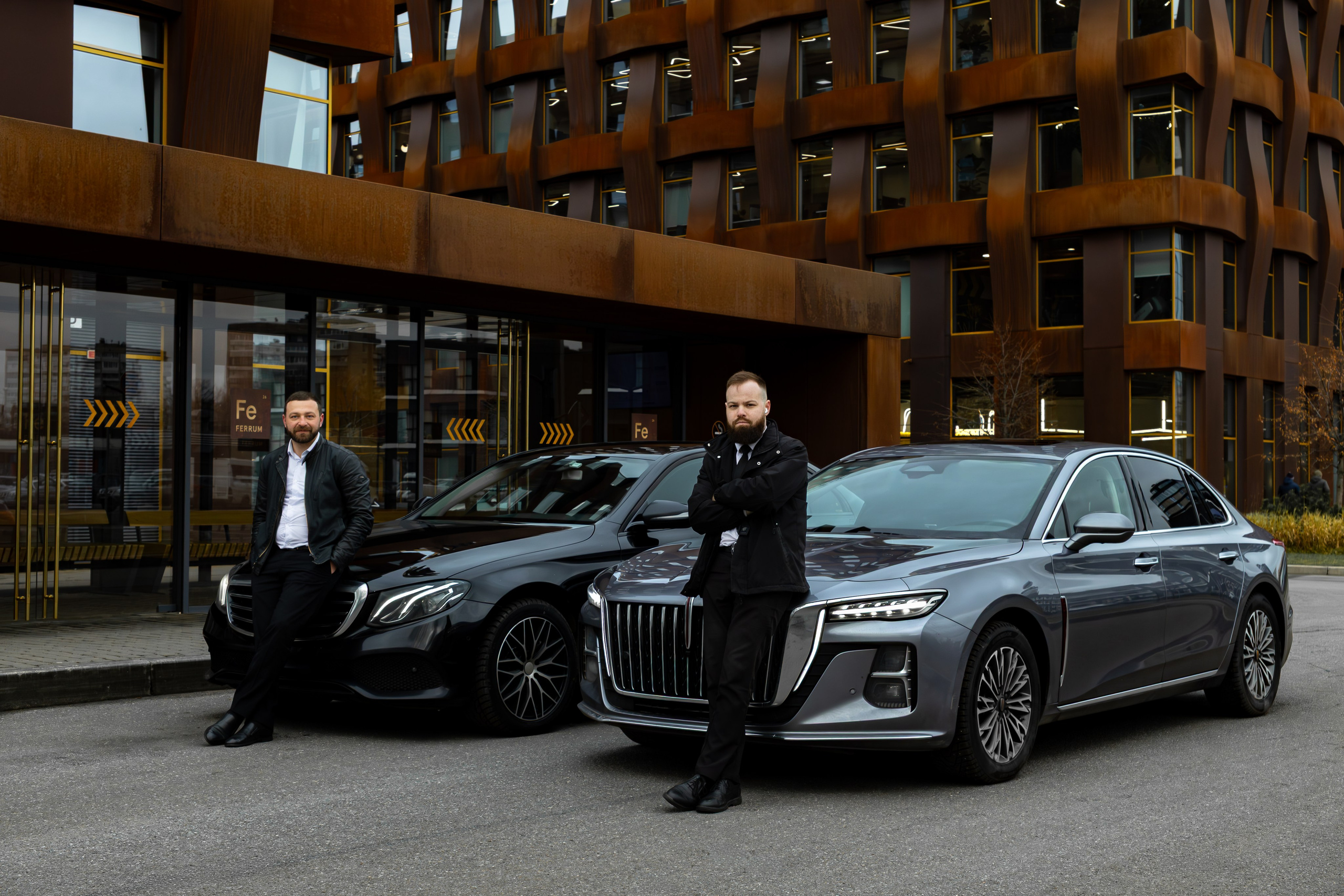 Mercedes & Hongqi. Photo-nk