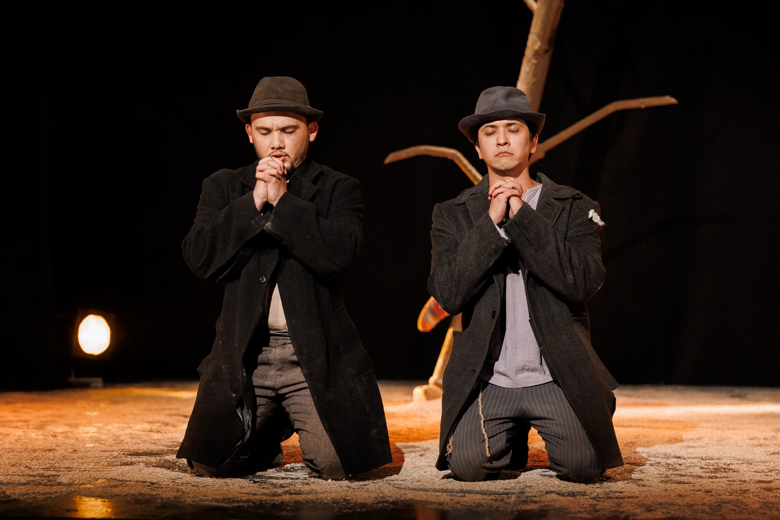 Спектакль «В ожидании Годо» от театра Д. Лица в СПб. Фотограф в Санкт-Петербурге — Сергей Петров