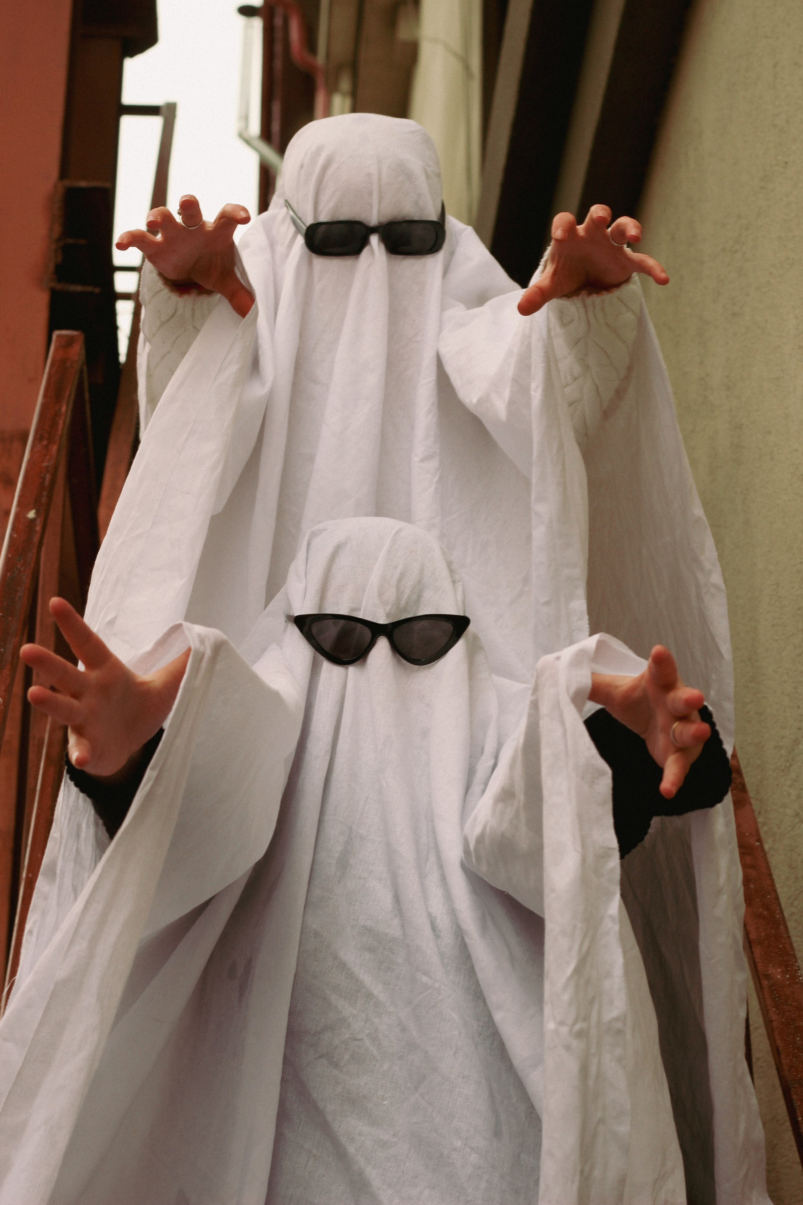 Милые привидения Алёна и Альбина. Фотограф Красноярск