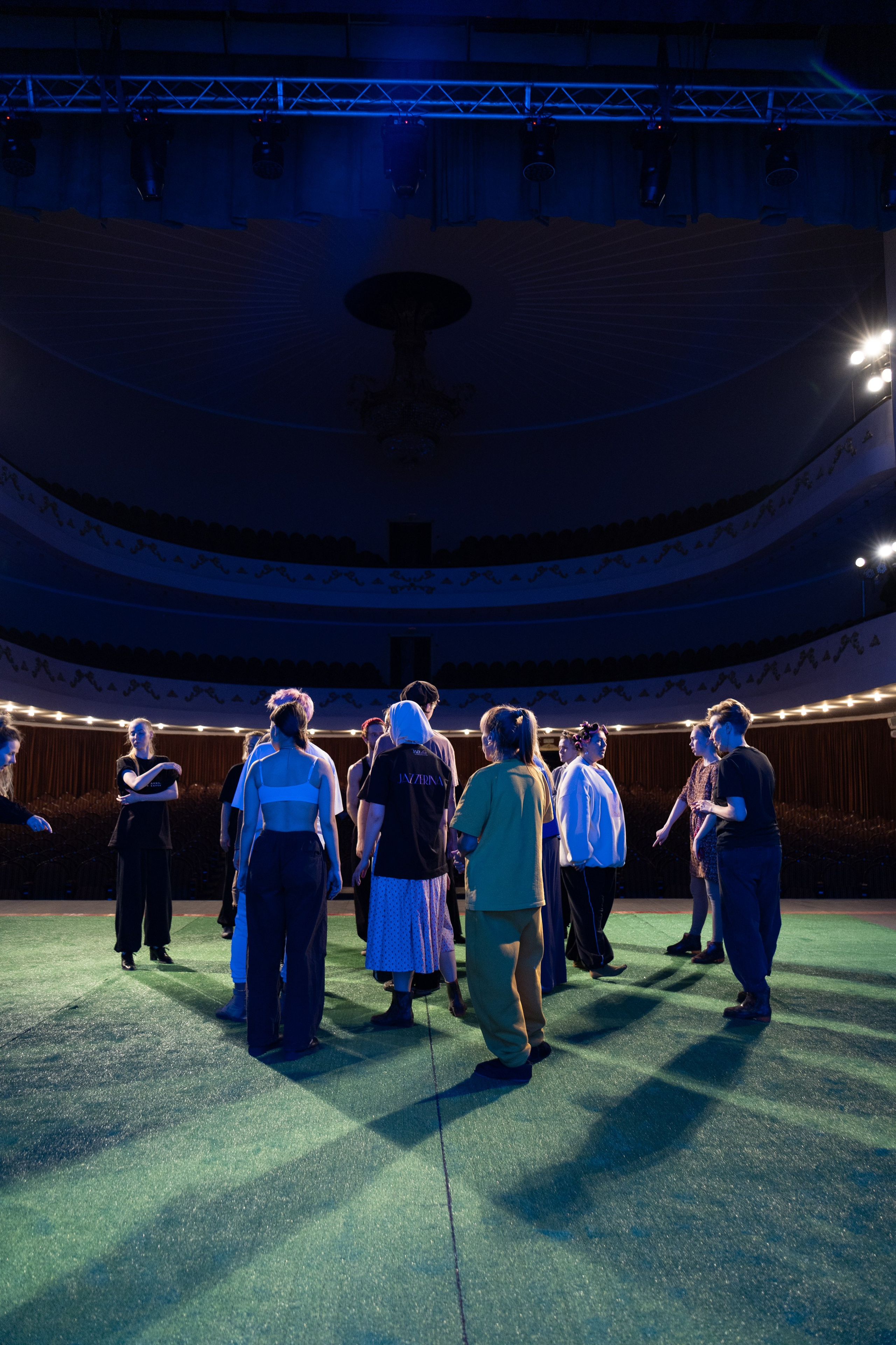 Спектакль Егора Дружинина «Всюду жизнь»