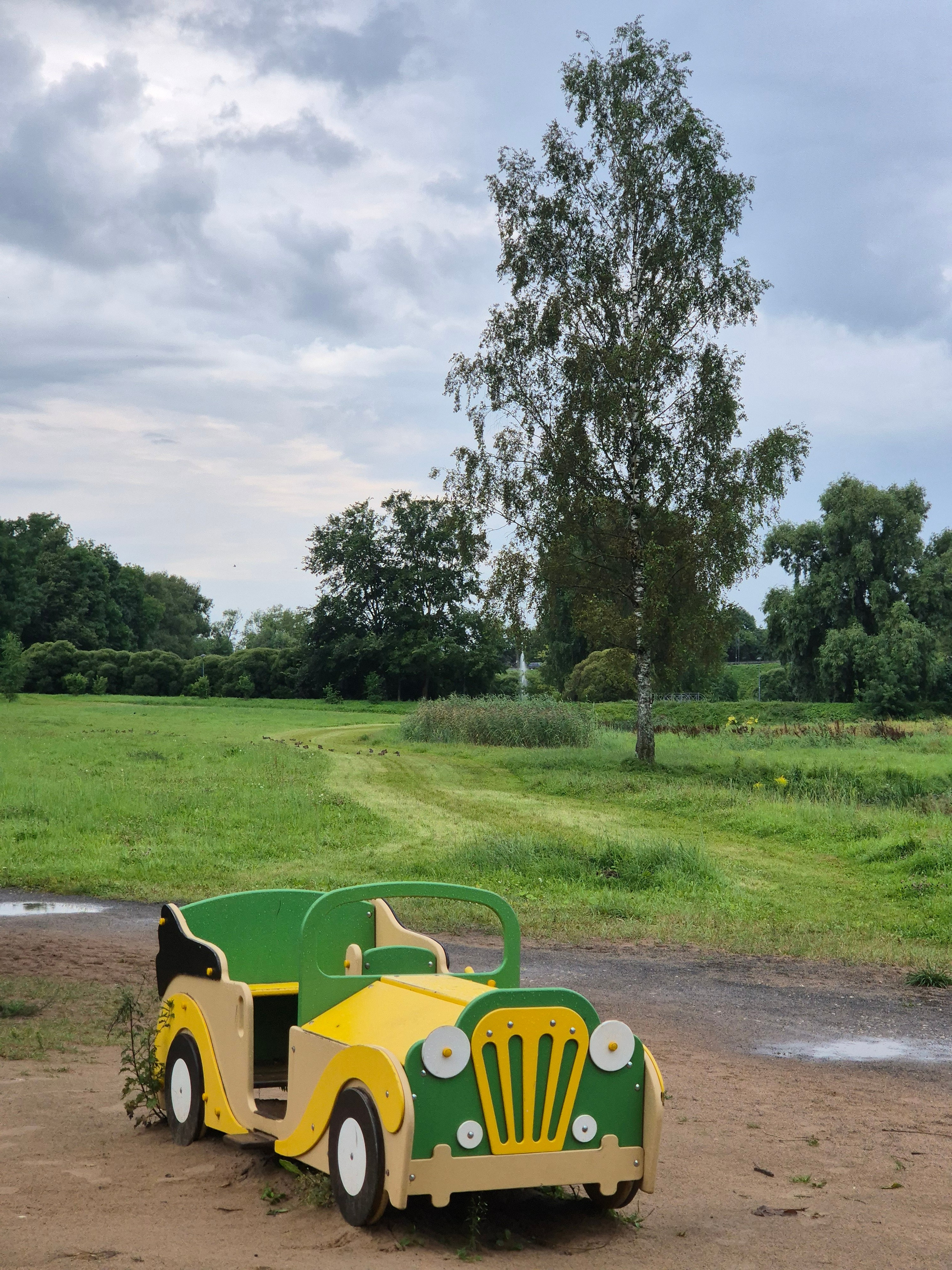 Детская площадка у пляжа (точка финиша) у Спасо-Преображенского Мирожского мужского монастыря