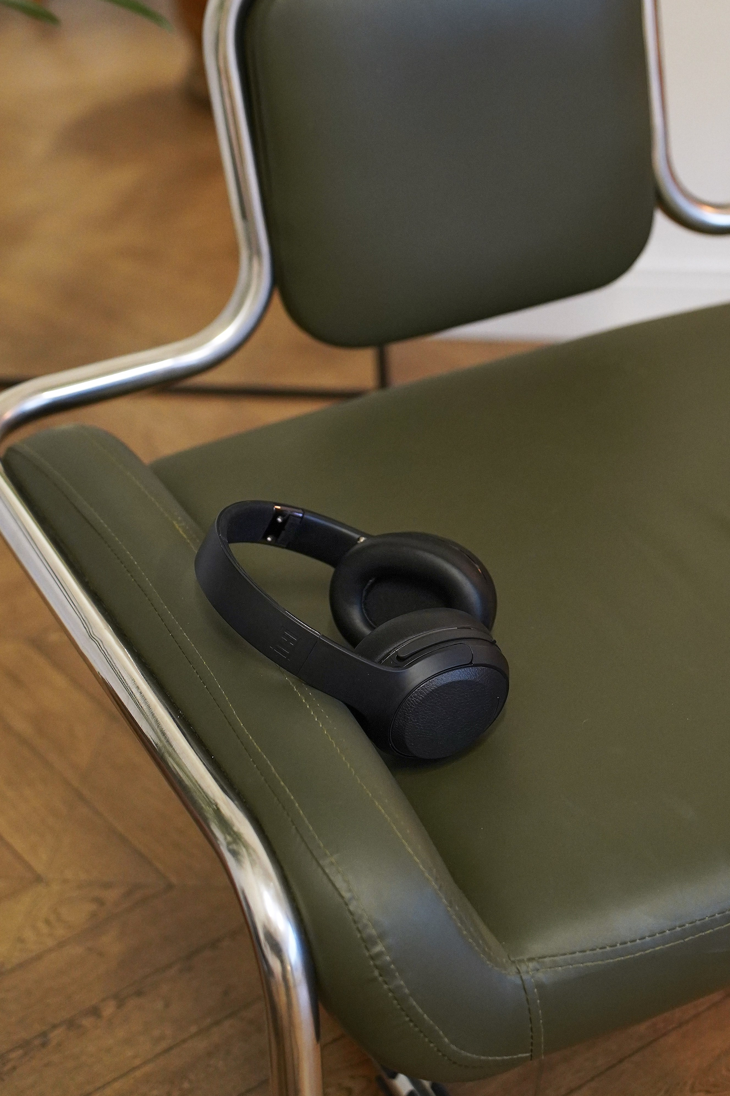 Наушники в интерьере. Фотограф