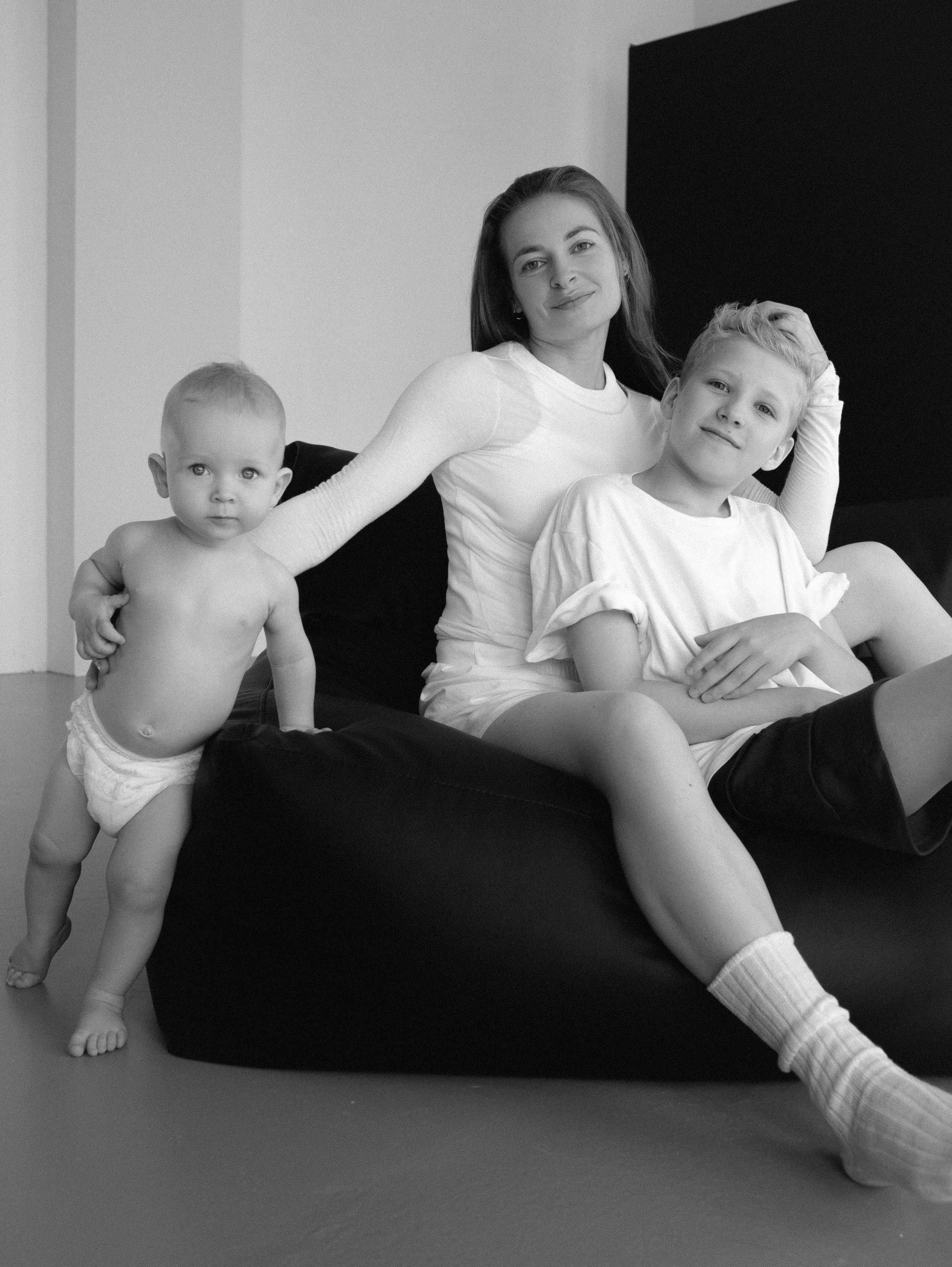 Мая и сыновья. Фотограф в Москве и Сургуте Алла Лесовая. Снимаю каталог для брендов и индивидуальные портреты для людей