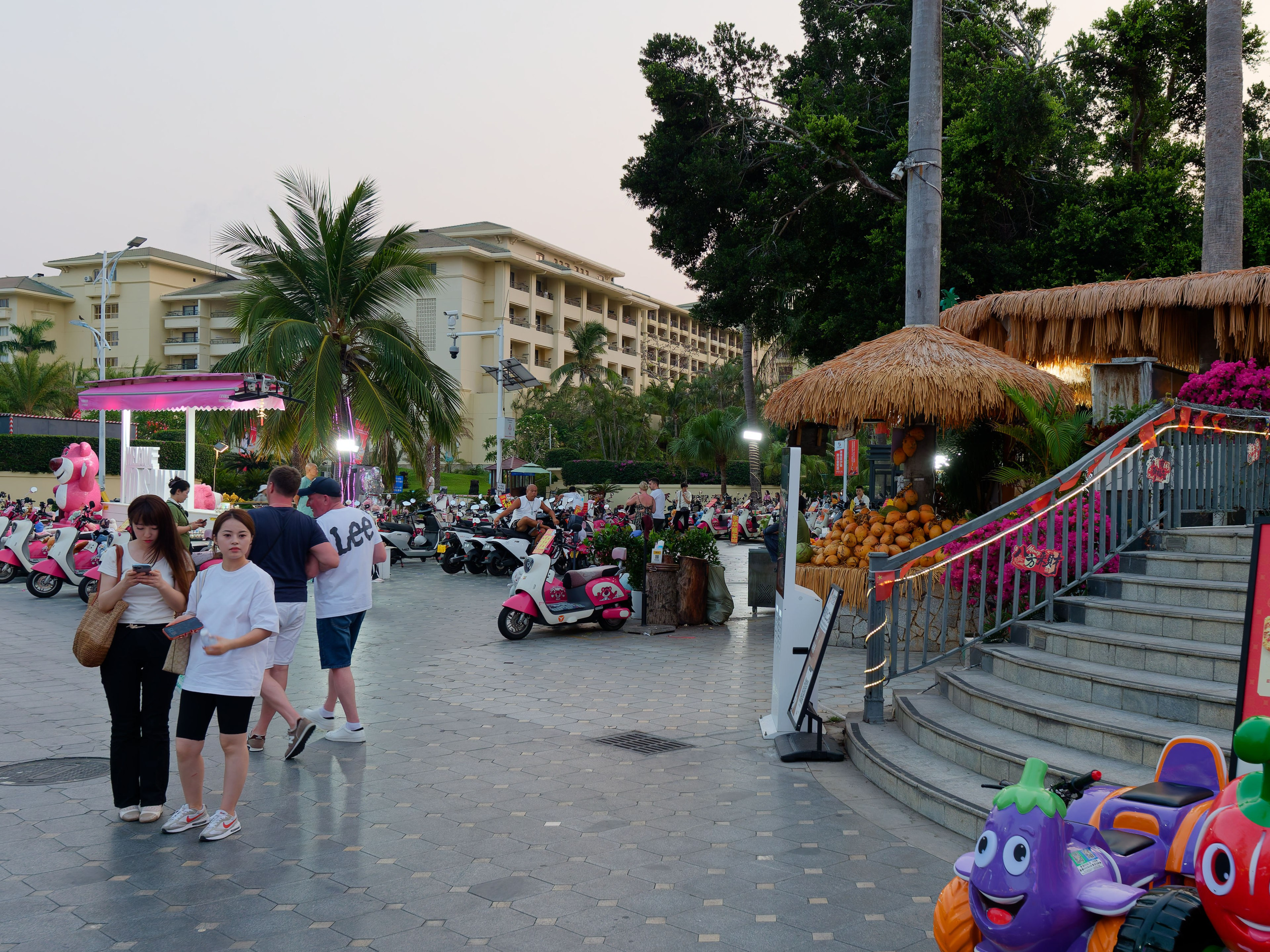 Хайнань 2026, улицы Ялунвань и Саньи. Фотопрогулки по Миру