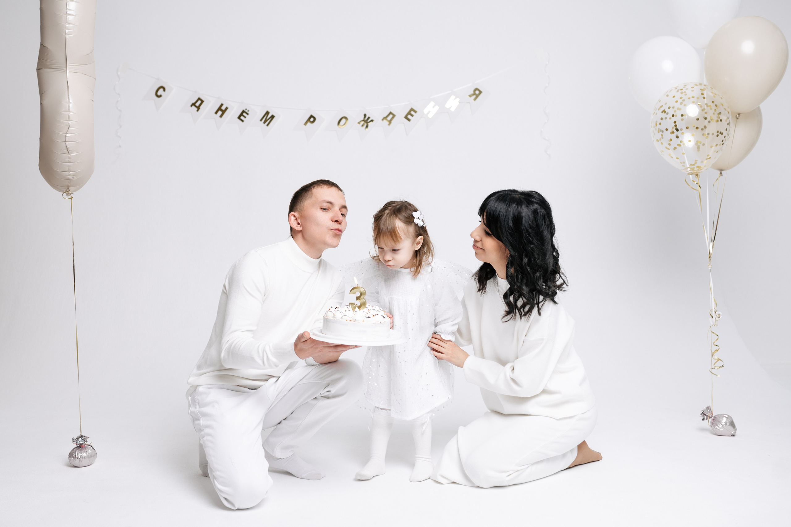 Маша, сколько тебе уже? Вот столько (3 года, показывая на пальцах)). Свадебный и женский фотограф в Санкт-Петербурге Муртеева Екатерина