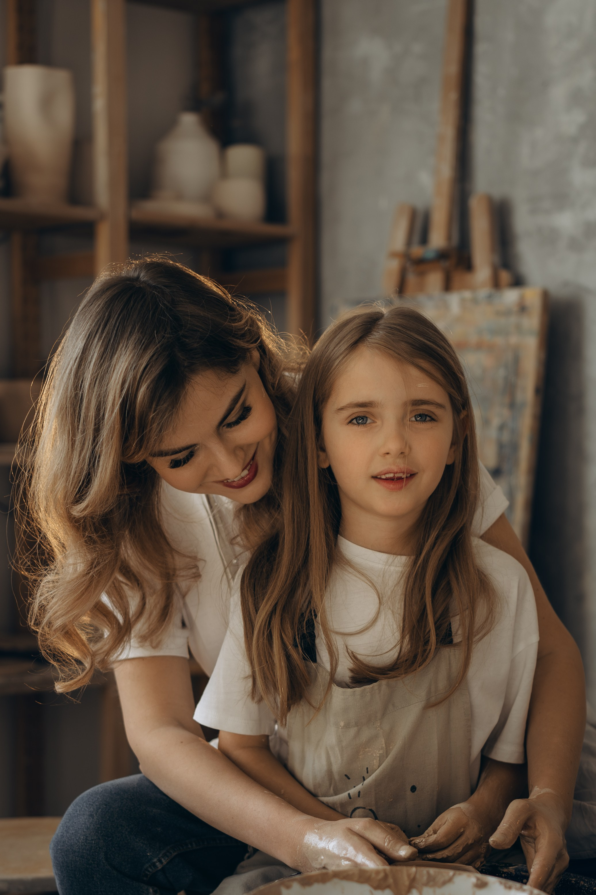 В гончарной мастерской. Семейный фотограф Москва. Фотограф беременности и материнства Москва