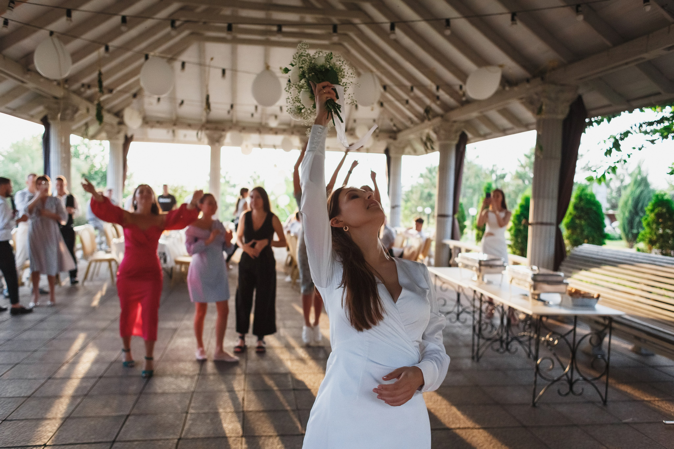 Свадебный фотограф Таганрог — фотосессия в центре города и банкет в коттедже «Виктория». Свадебный и семейный фотограф в Таганроге Бакарюк Антон