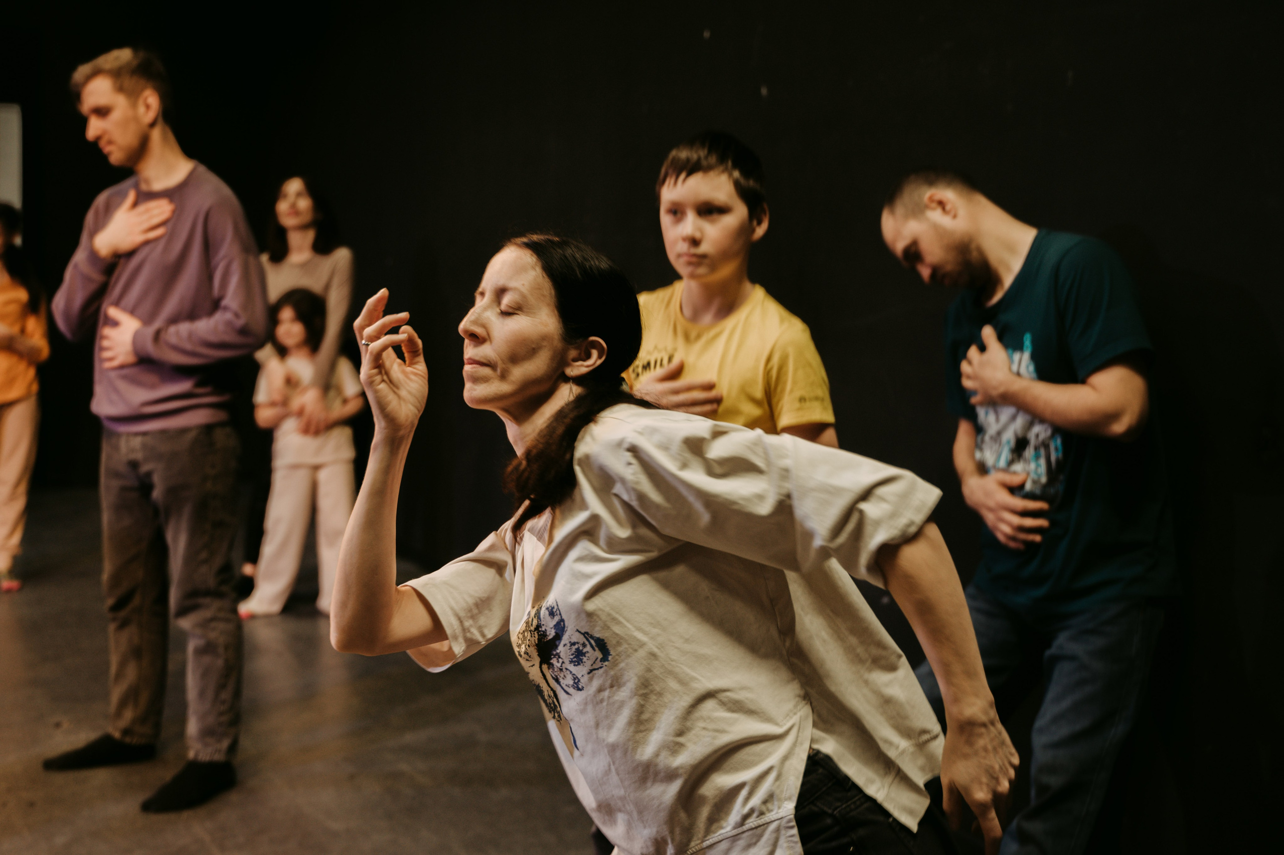 Дети танцуют // моң. Главная